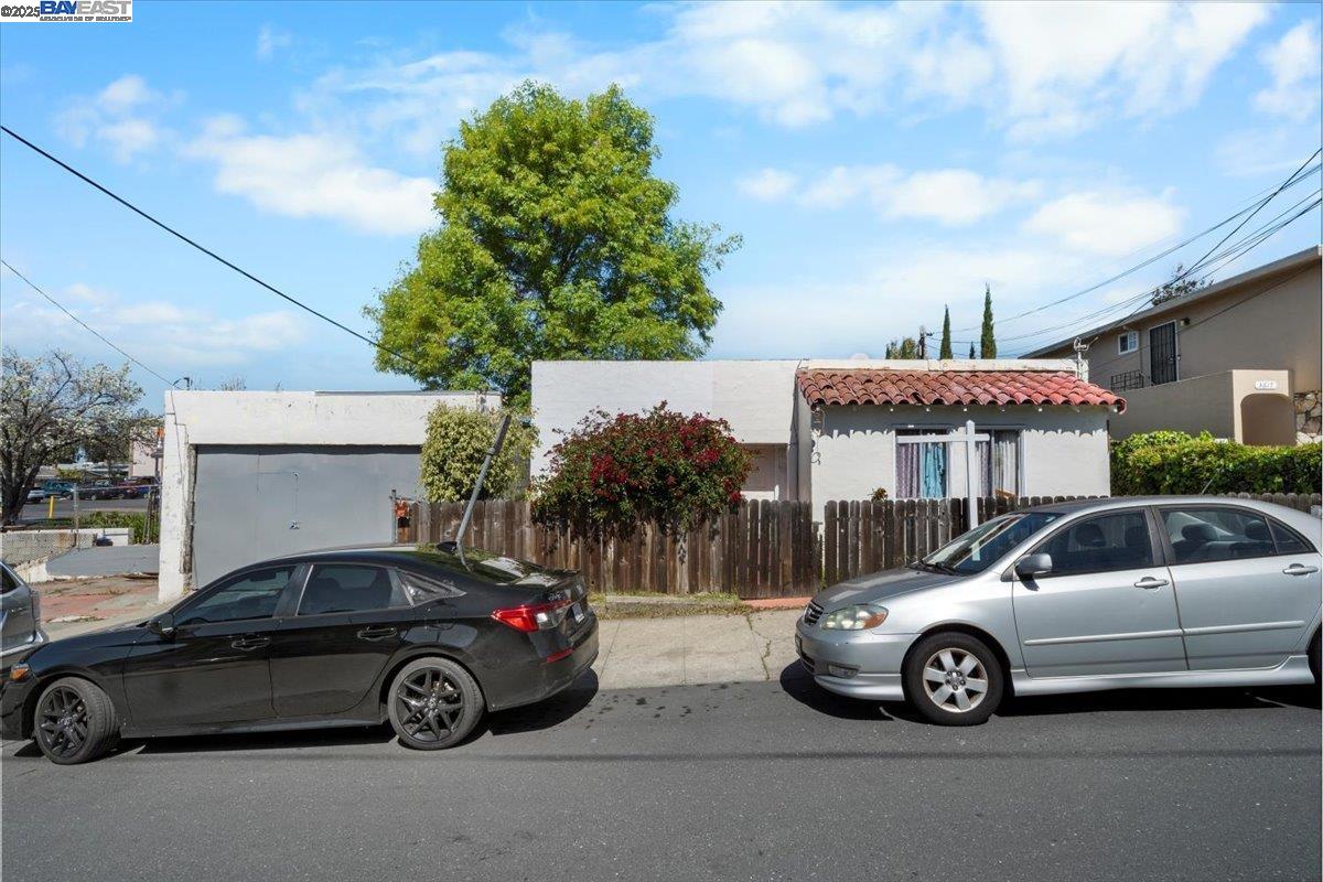 Detail Gallery Image 1 of 1 For 3611 Loma Vista Ave, Oakland,  CA 94619 - 2 Beds | 1/1 Baths