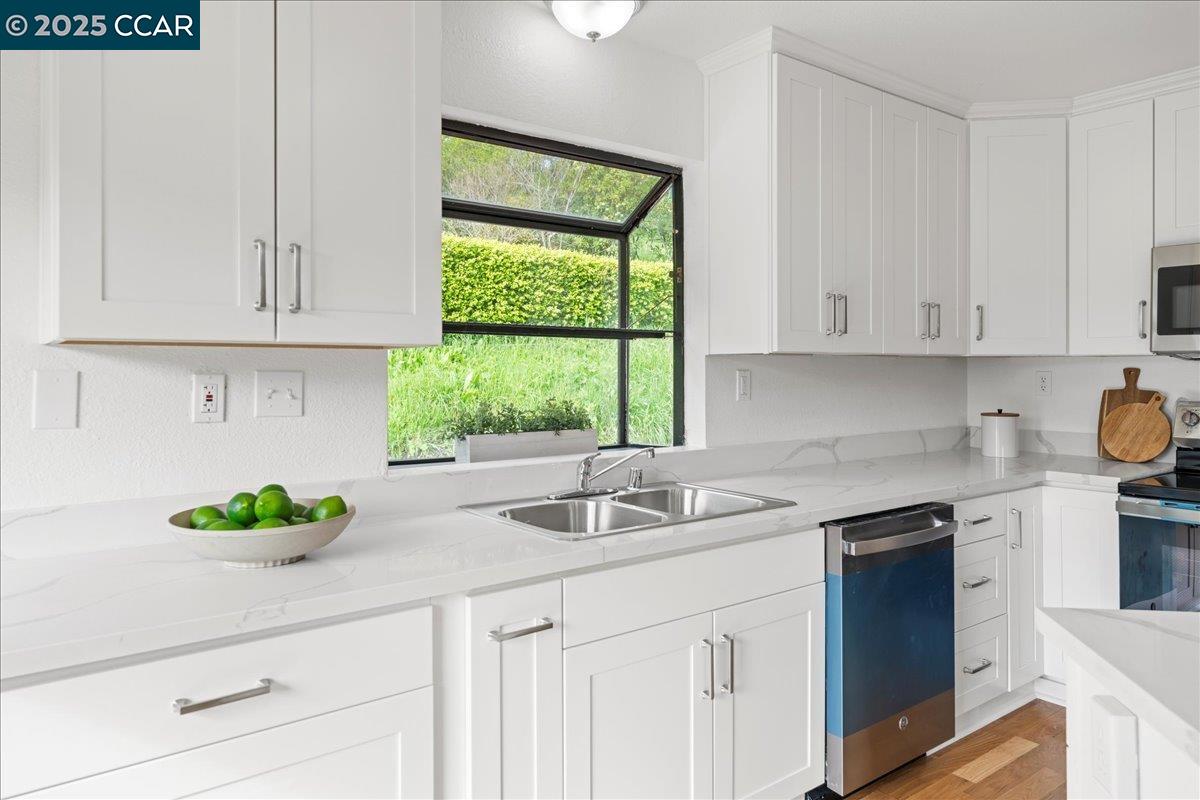 Detail Gallery Image 15 of 45 For 2266 Bristlecone Dr, Richmond,  CA 94803 - 3 Beds | 2 Baths