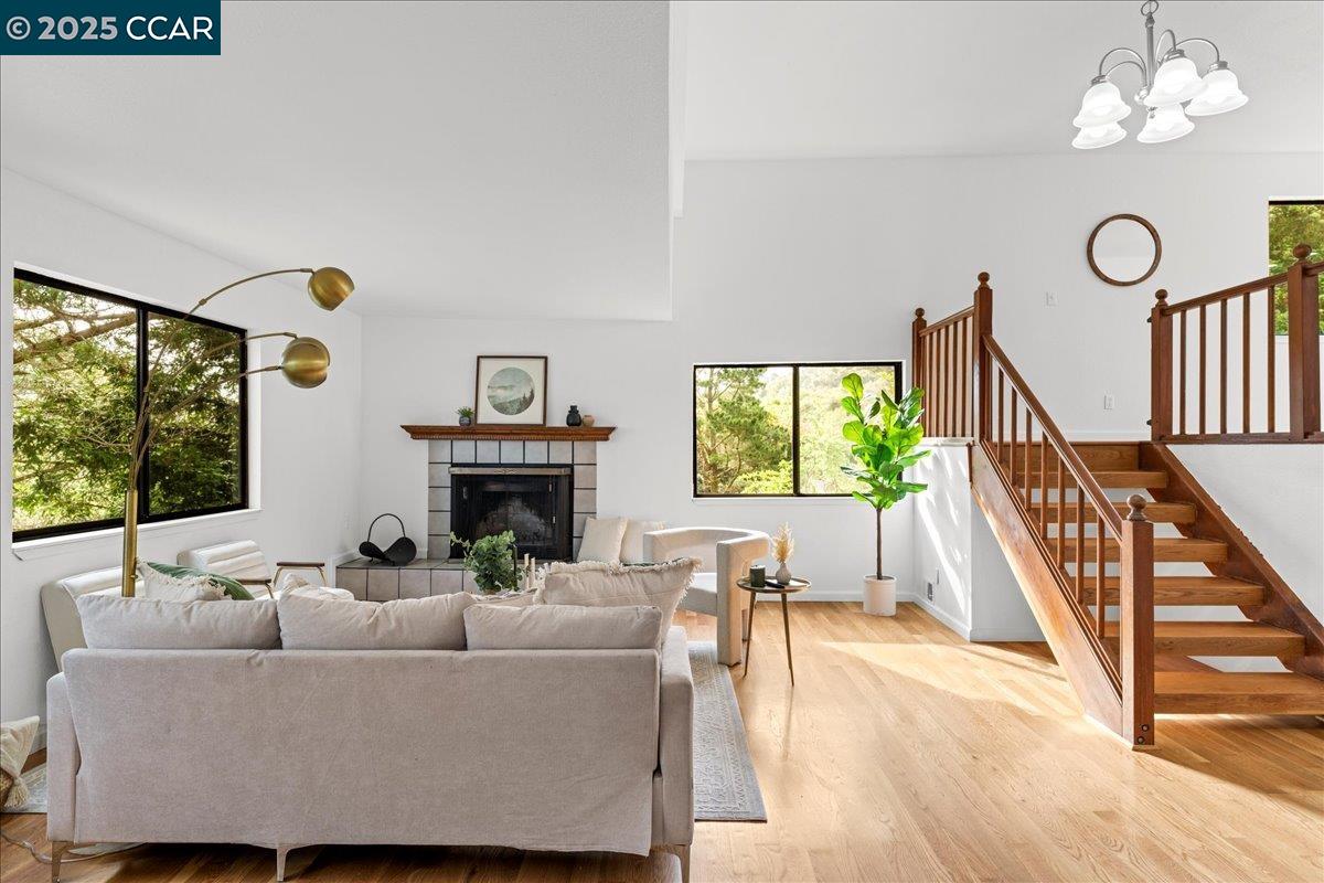 Detail Gallery Image 4 of 45 For 2266 Bristlecone Dr, Richmond,  CA 94803 - 3 Beds | 2 Baths
