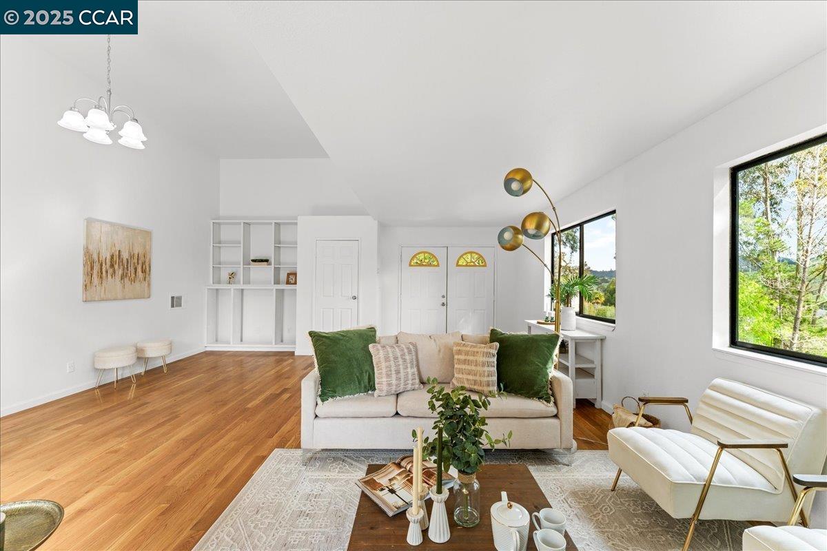 Detail Gallery Image 5 of 45 For 2266 Bristlecone Dr, Richmond,  CA 94803 - 3 Beds | 2 Baths