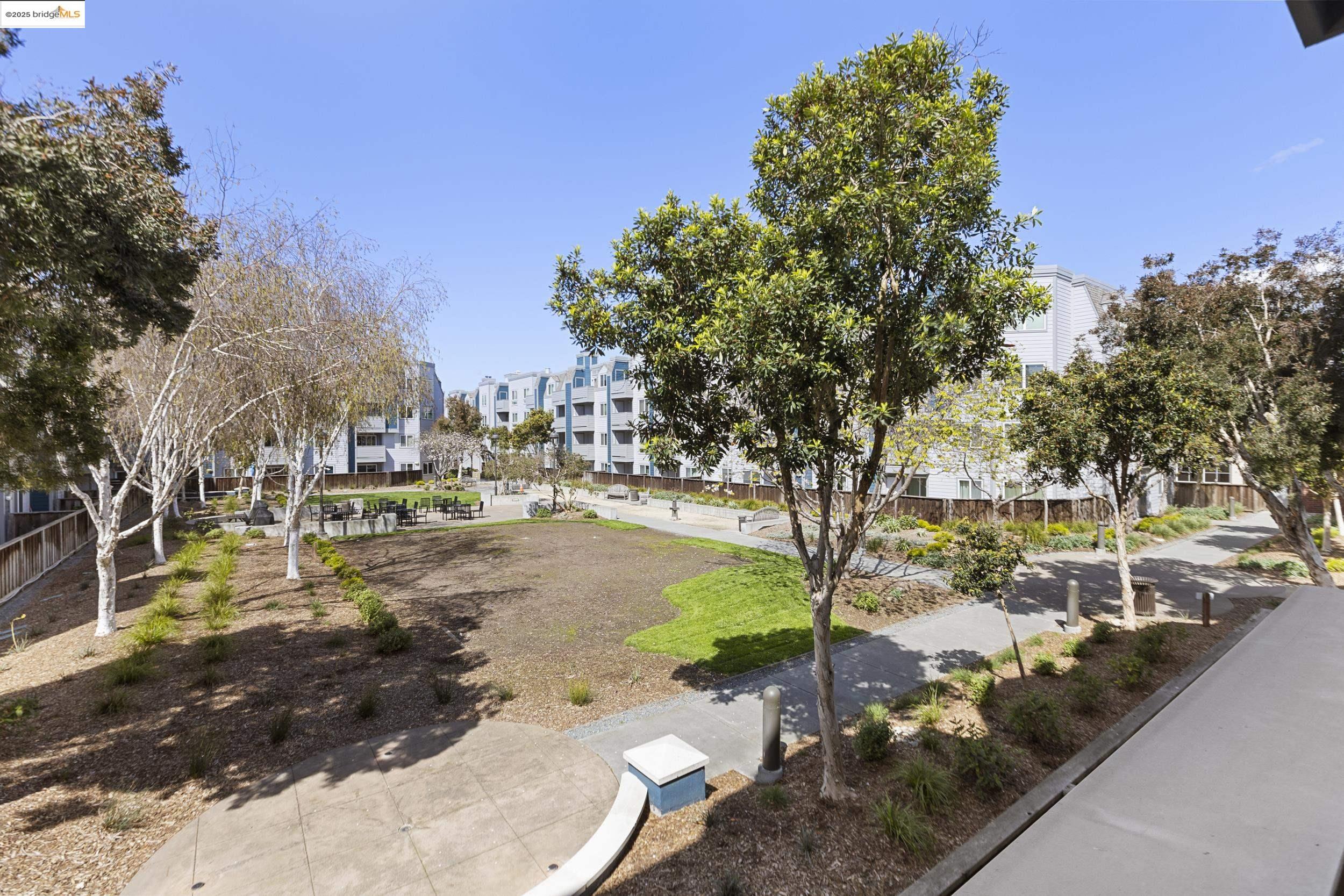 Detail Gallery Image 11 of 38 For 6400 Christie Avenue #1211,  Emeryville,  CA 92608-1011 - 0 Beds | 1 Baths