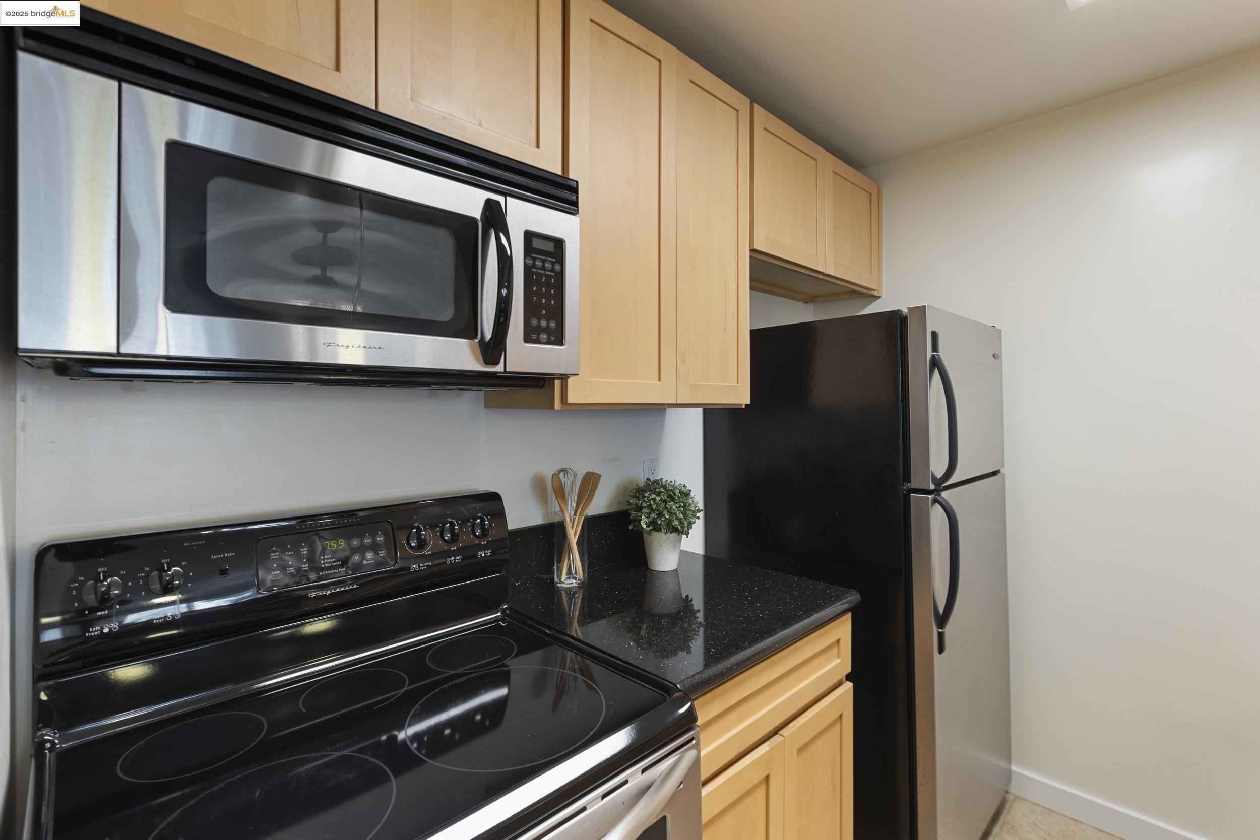 Detail Gallery Image 15 of 38 For 6400 Christie Avenue #1211,  Emeryville,  CA 92608-1011 - 0 Beds | 1 Baths