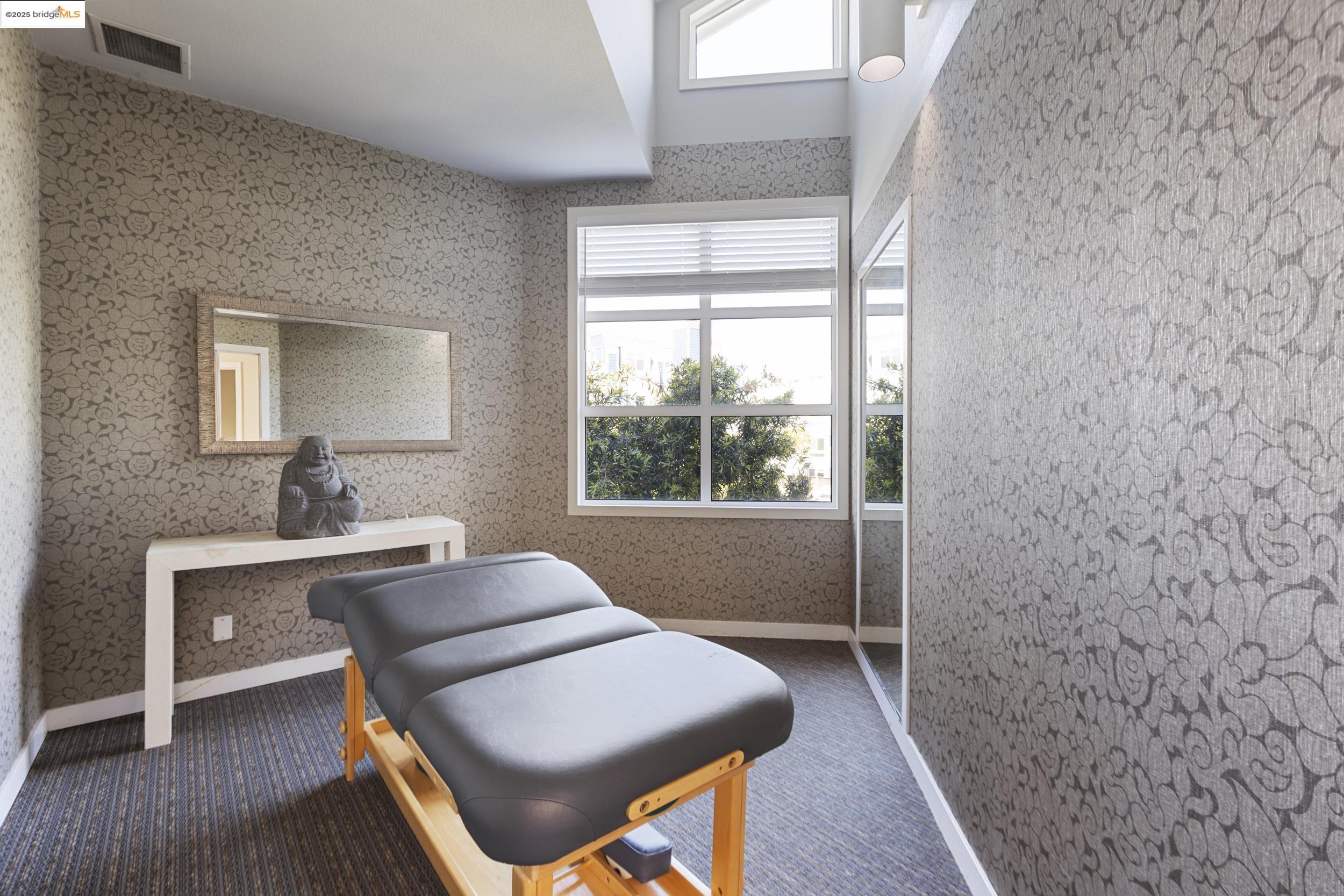 Detail Gallery Image 28 of 38 For 6400 Christie Avenue #1211,  Emeryville,  CA 92608-1011 - 0 Beds | 1 Baths
