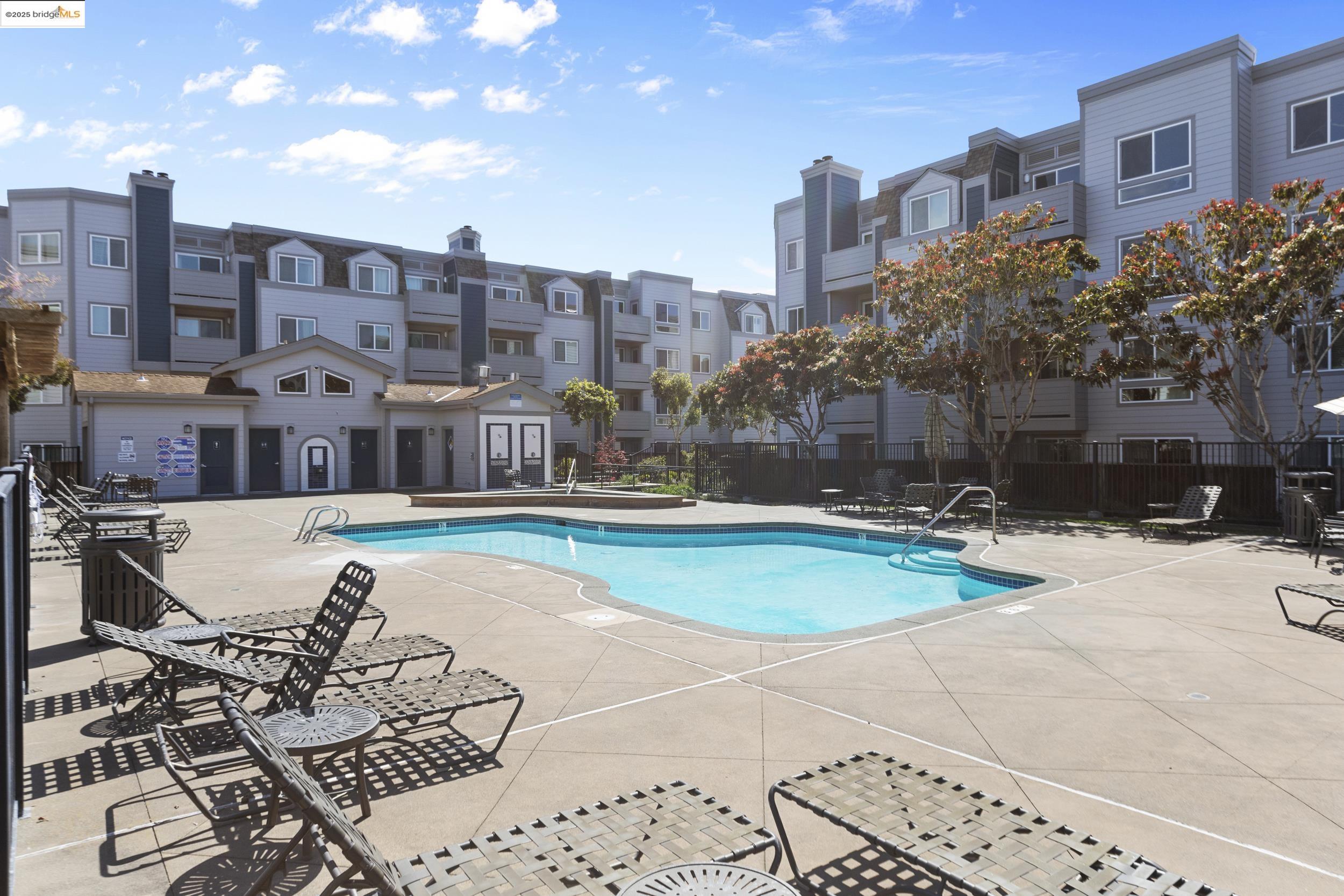 Detail Gallery Image 30 of 38 For 6400 Christie Avenue #1211,  Emeryville,  CA 92608-1011 - 0 Beds | 1 Baths
