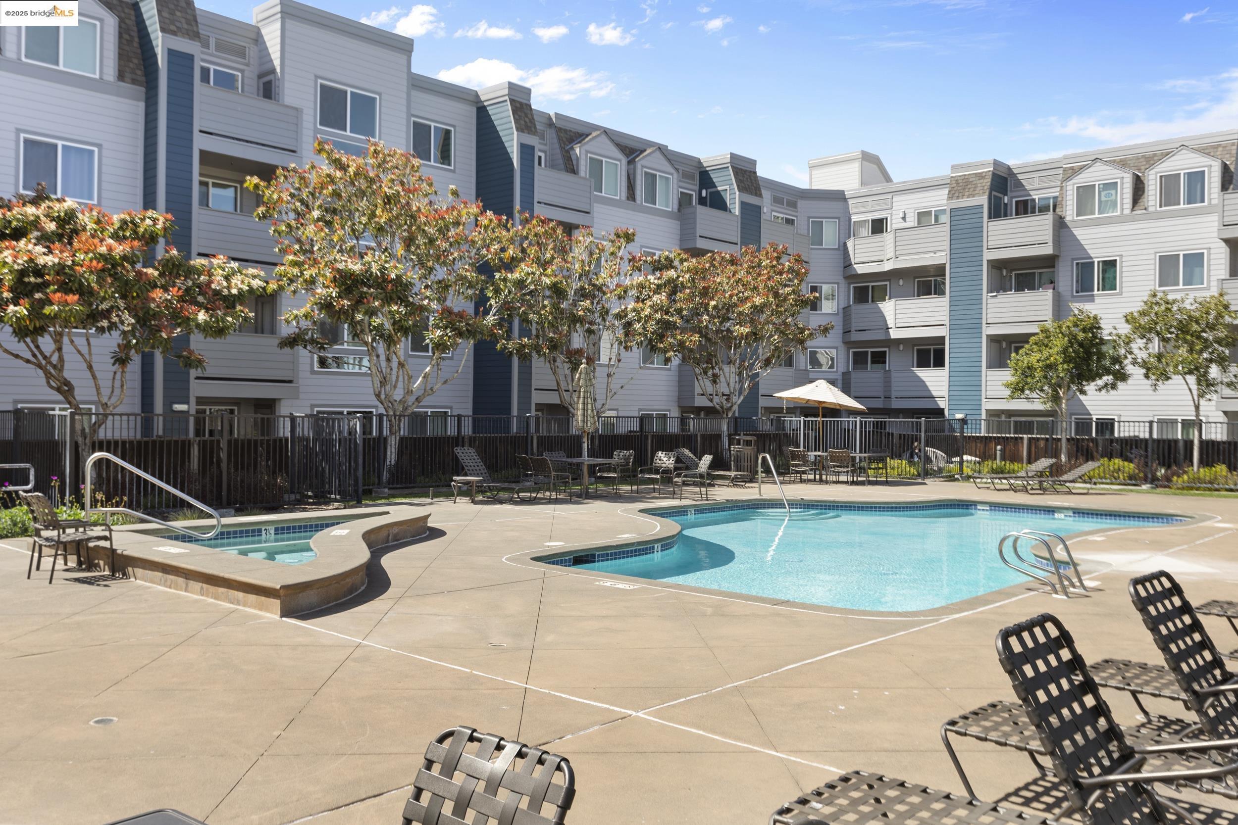 Detail Gallery Image 31 of 38 For 6400 Christie Avenue #1211,  Emeryville,  CA 92608-1011 - 0 Beds | 1 Baths
