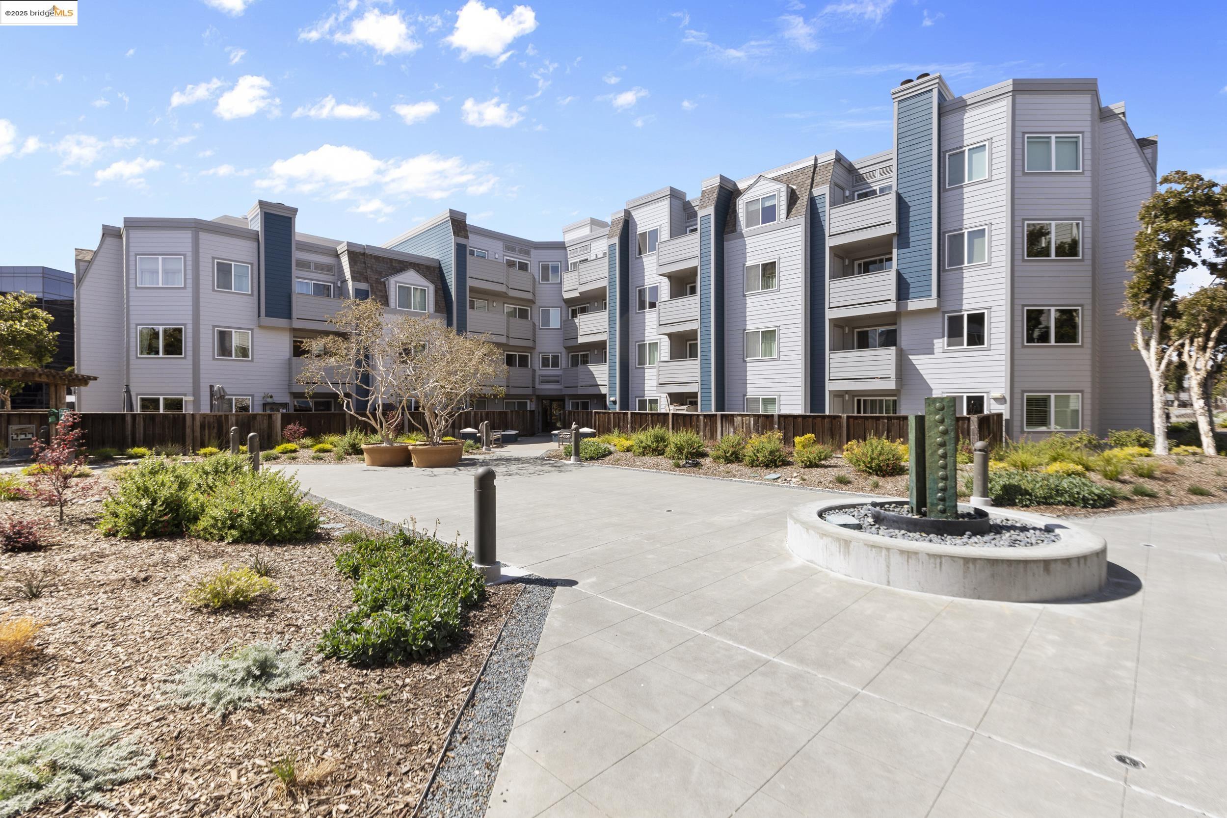 Detail Gallery Image 33 of 38 For 6400 Christie Avenue #1211,  Emeryville,  CA 92608-1011 - 0 Beds | 1 Baths