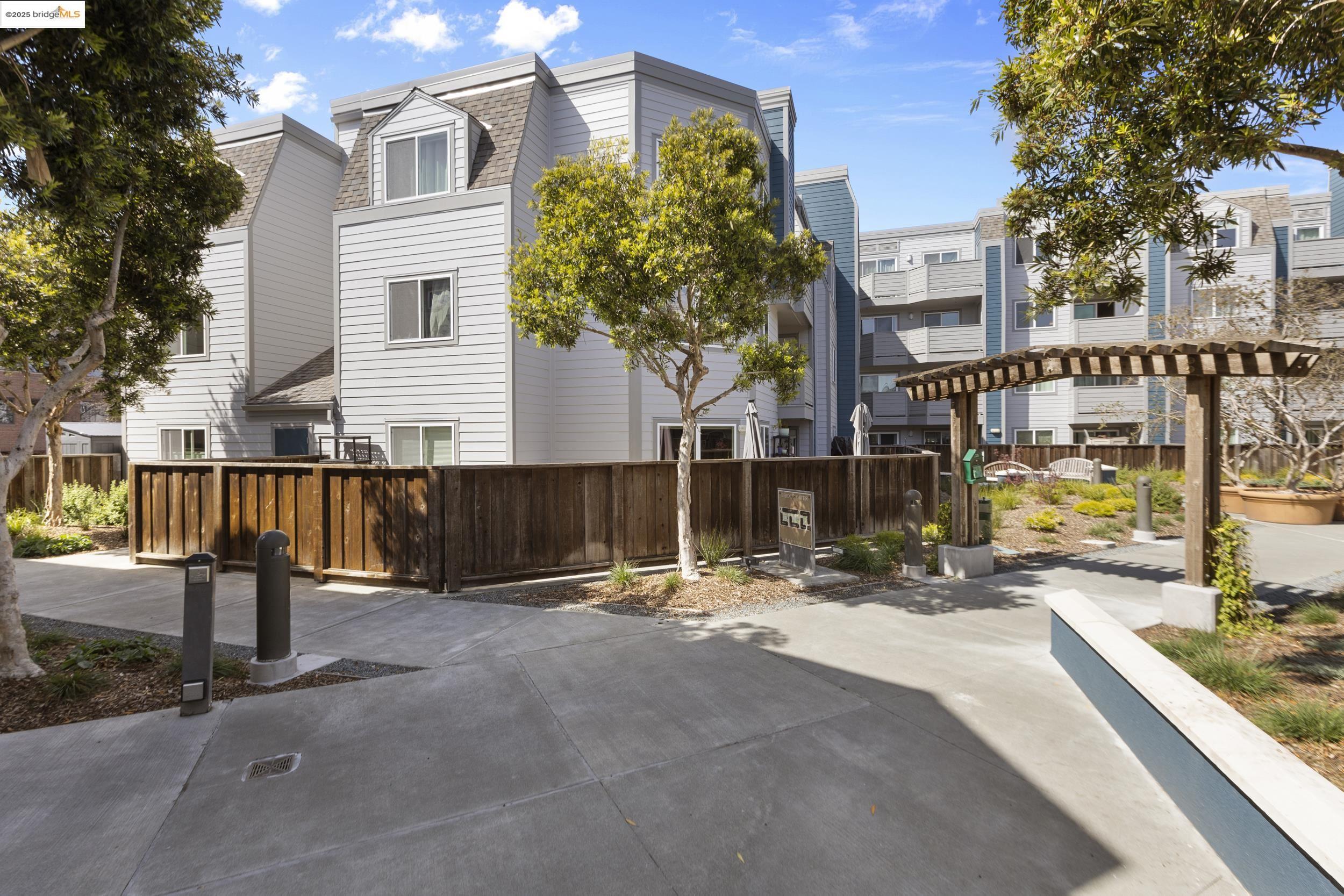 Detail Gallery Image 34 of 38 For 6400 Christie Avenue #1211,  Emeryville,  CA 92608-1011 - 0 Beds | 1 Baths