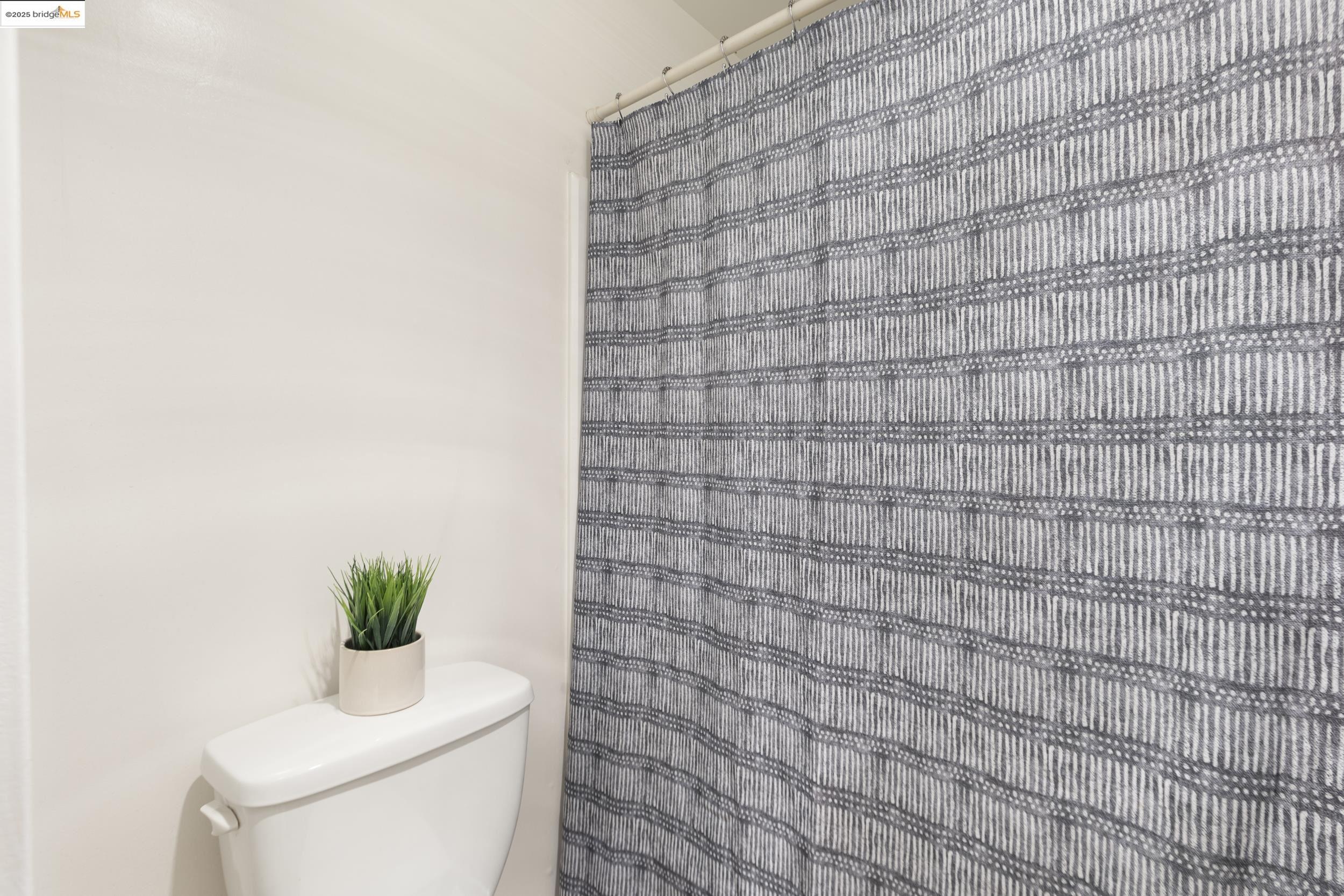 Detail Gallery Image 8 of 38 For 6400 Christie Avenue #1211,  Emeryville,  CA 92608-1011 - 0 Beds | 1 Baths