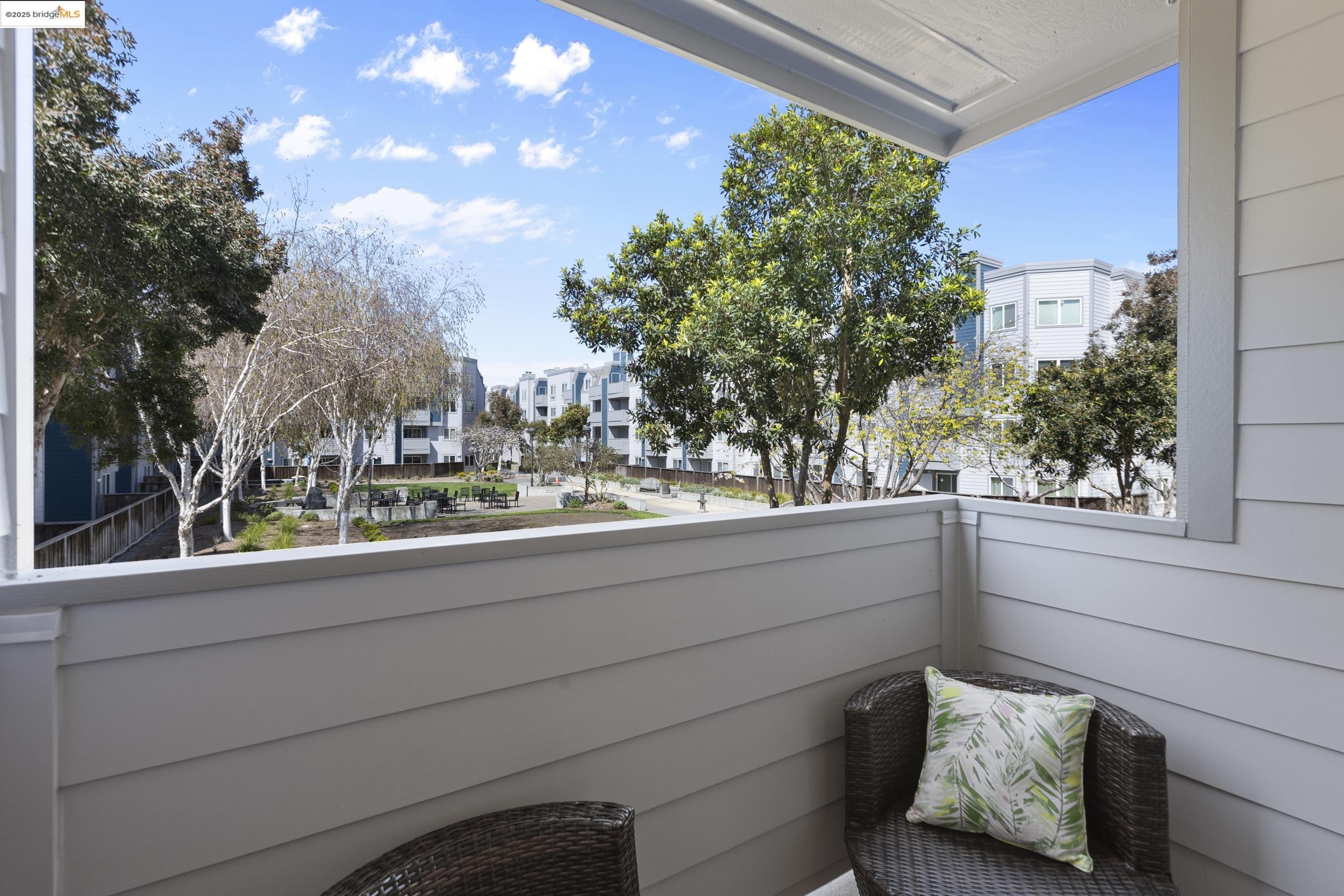 Detail Gallery Image 10 of 38 For 6400 Christie Avenue #1211,  Emeryville,  CA 92608-1011 - 0 Beds | 1 Baths
