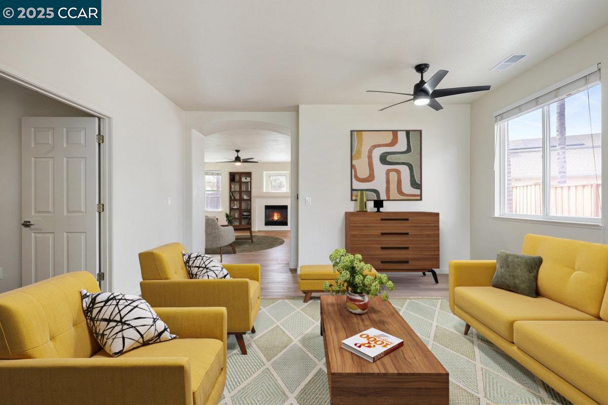 Detail Gallery Image 2 of 20 For 1499 Cindy Way, Tracy,  CA 95377 - 4 Beds | 2 Baths