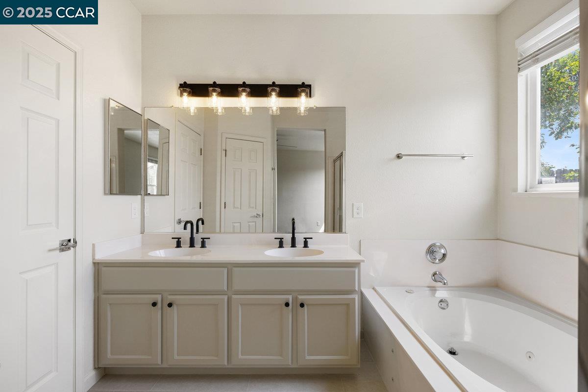 Detail Gallery Image 12 of 20 For 1499 Cindy Way, Tracy,  CA 95377 - 4 Beds | 2 Baths