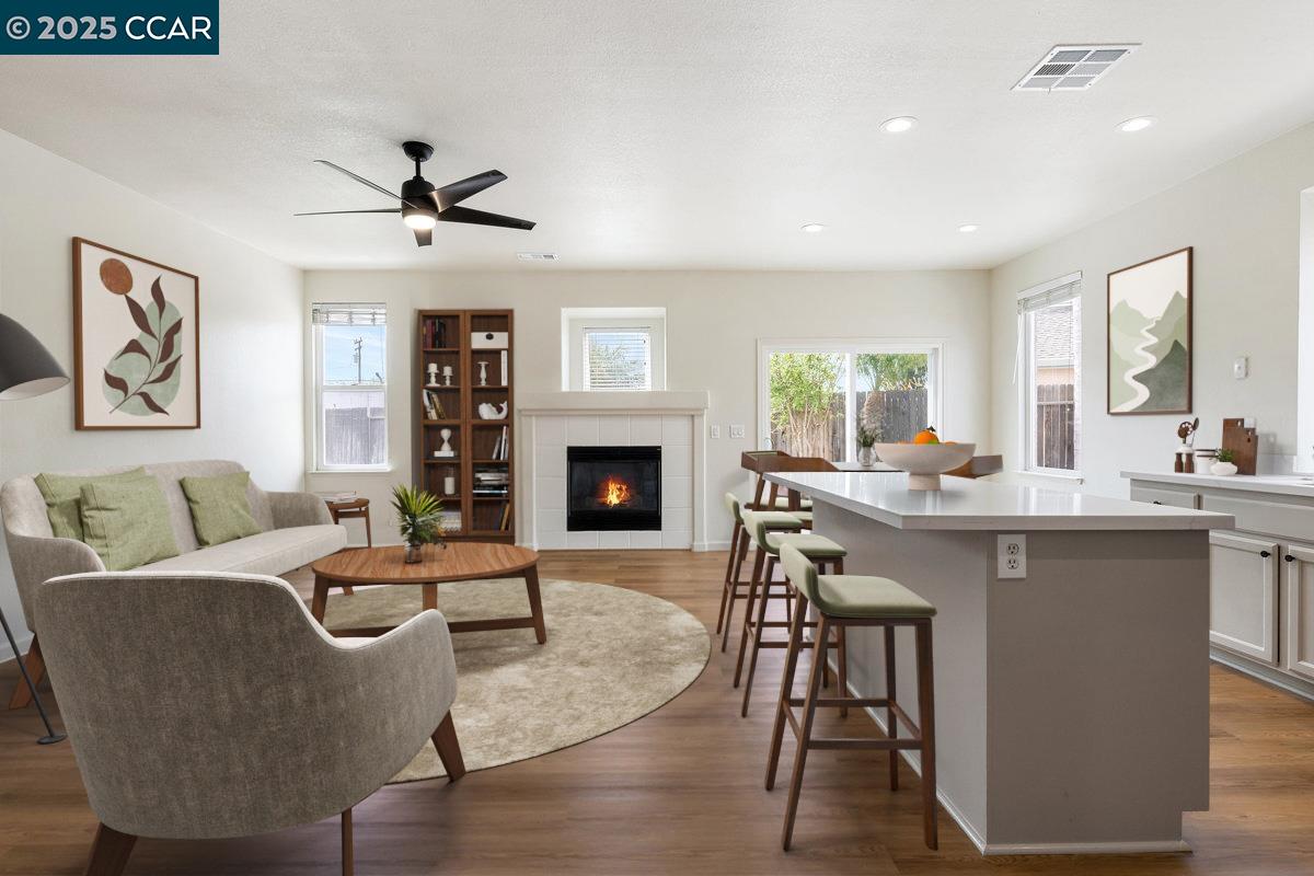 Detail Gallery Image 3 of 20 For 1499 Cindy Way, Tracy,  CA 95377 - 4 Beds | 2 Baths
