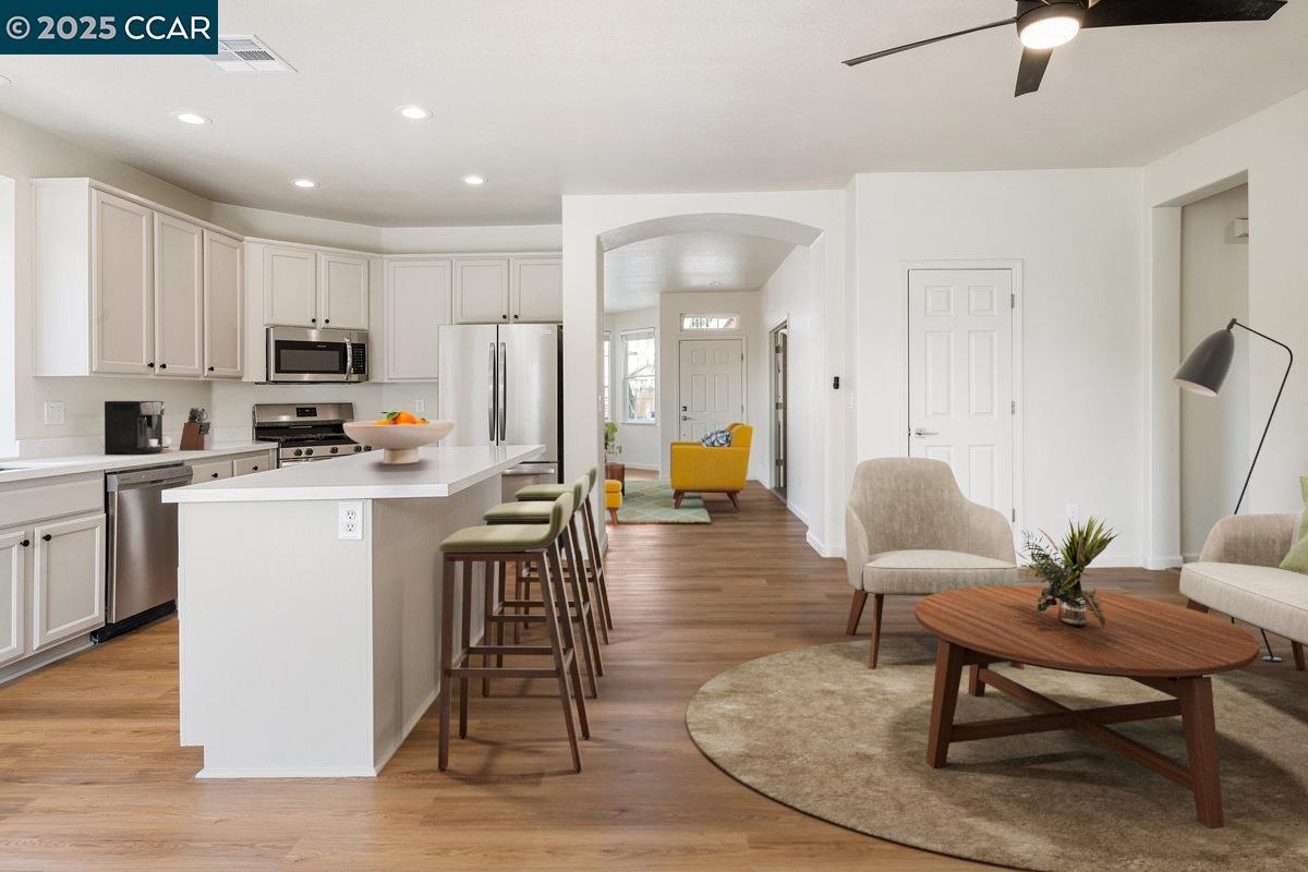 Detail Gallery Image 5 of 20 For 1499 Cindy Way, Tracy,  CA 95377 - 4 Beds | 2 Baths