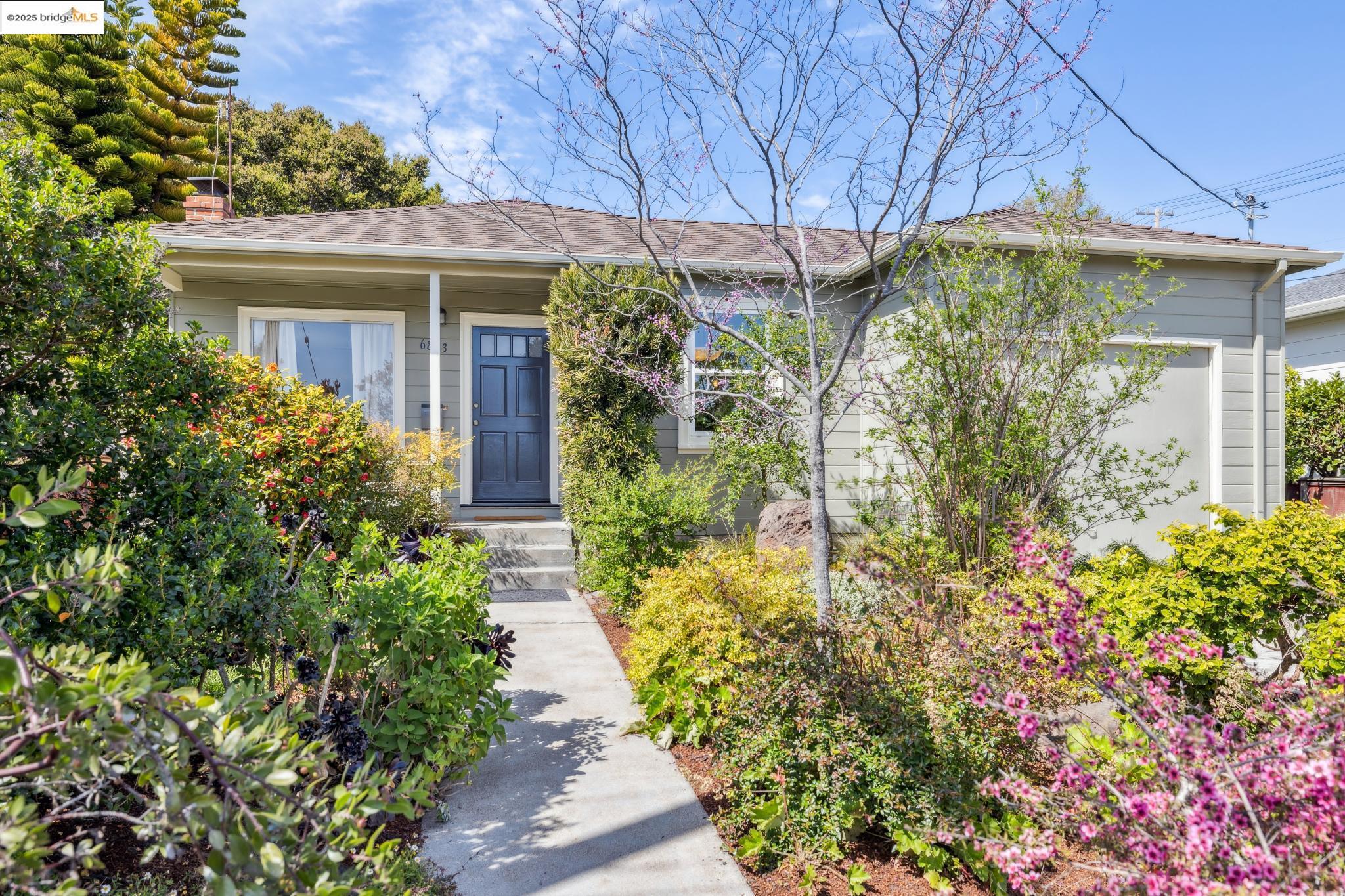 Detail Gallery Image 1 of 1 For 6823 Lincoln Ave, El Cerrito,  CA 94530 - 4 Beds | 2 Baths