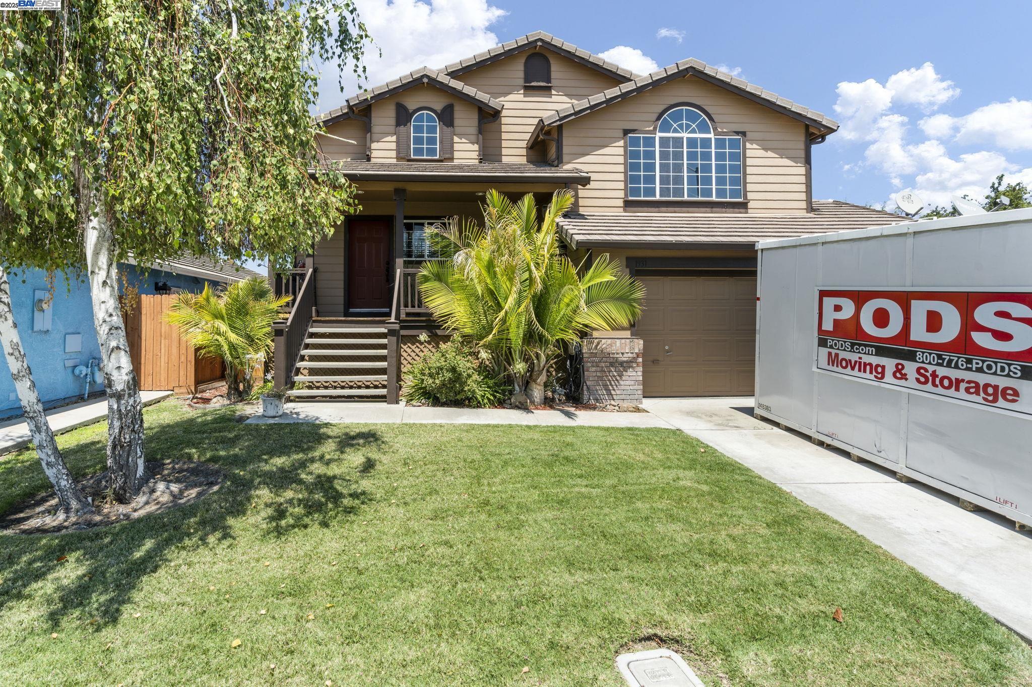 Detail Gallery Image 1 of 36 For 1931 Diamond Oak Way, Manteca,  CA 95336 - 4 Beds | 3 Baths