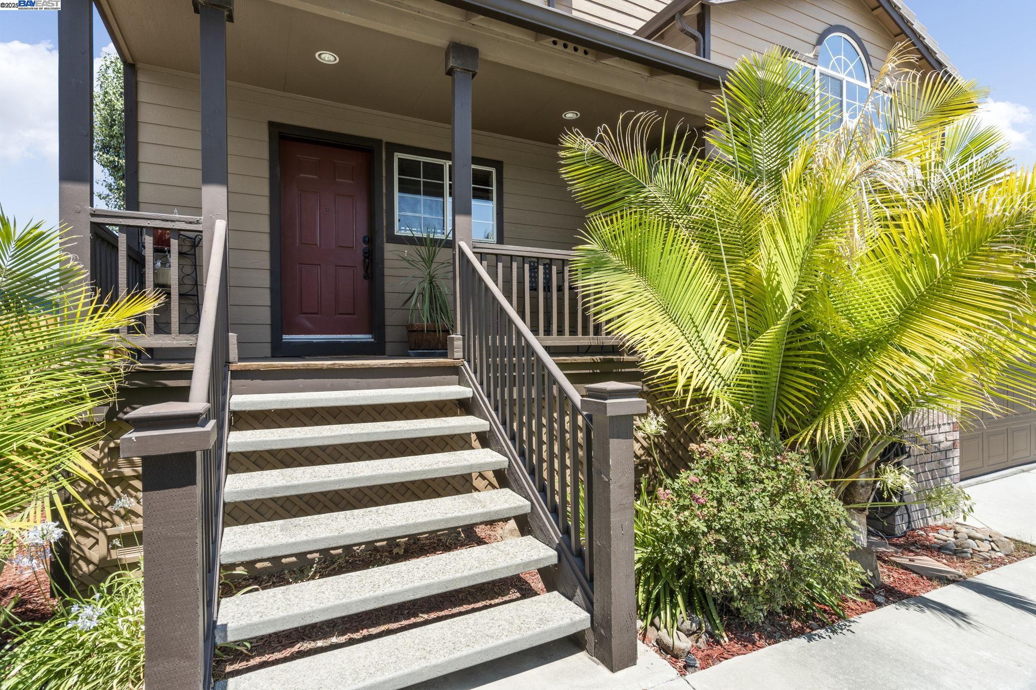 Detail Gallery Image 2 of 36 For 1931 Diamond Oak Way, Manteca,  CA 95336 - 4 Beds | 3 Baths