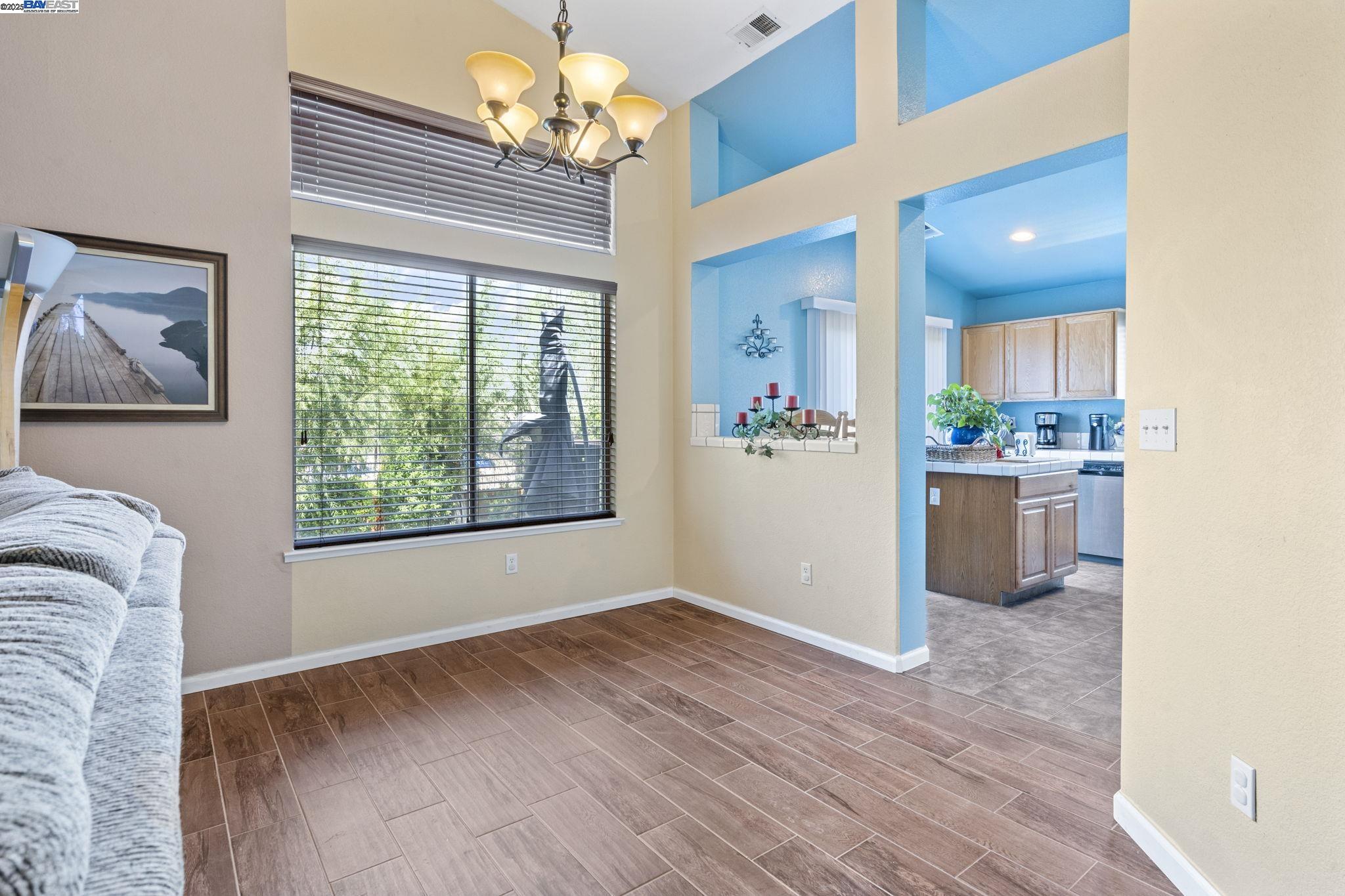 Detail Gallery Image 12 of 36 For 1931 Diamond Oak Way, Manteca,  CA 95336 - 4 Beds | 3 Baths