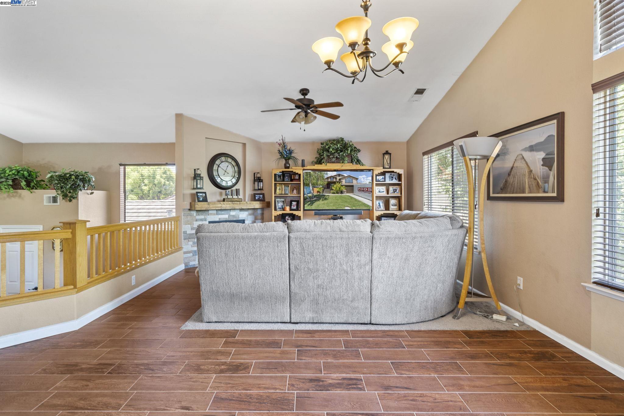 Detail Gallery Image 14 of 36 For 1931 Diamond Oak Way, Manteca,  CA 95336 - 4 Beds | 3 Baths
