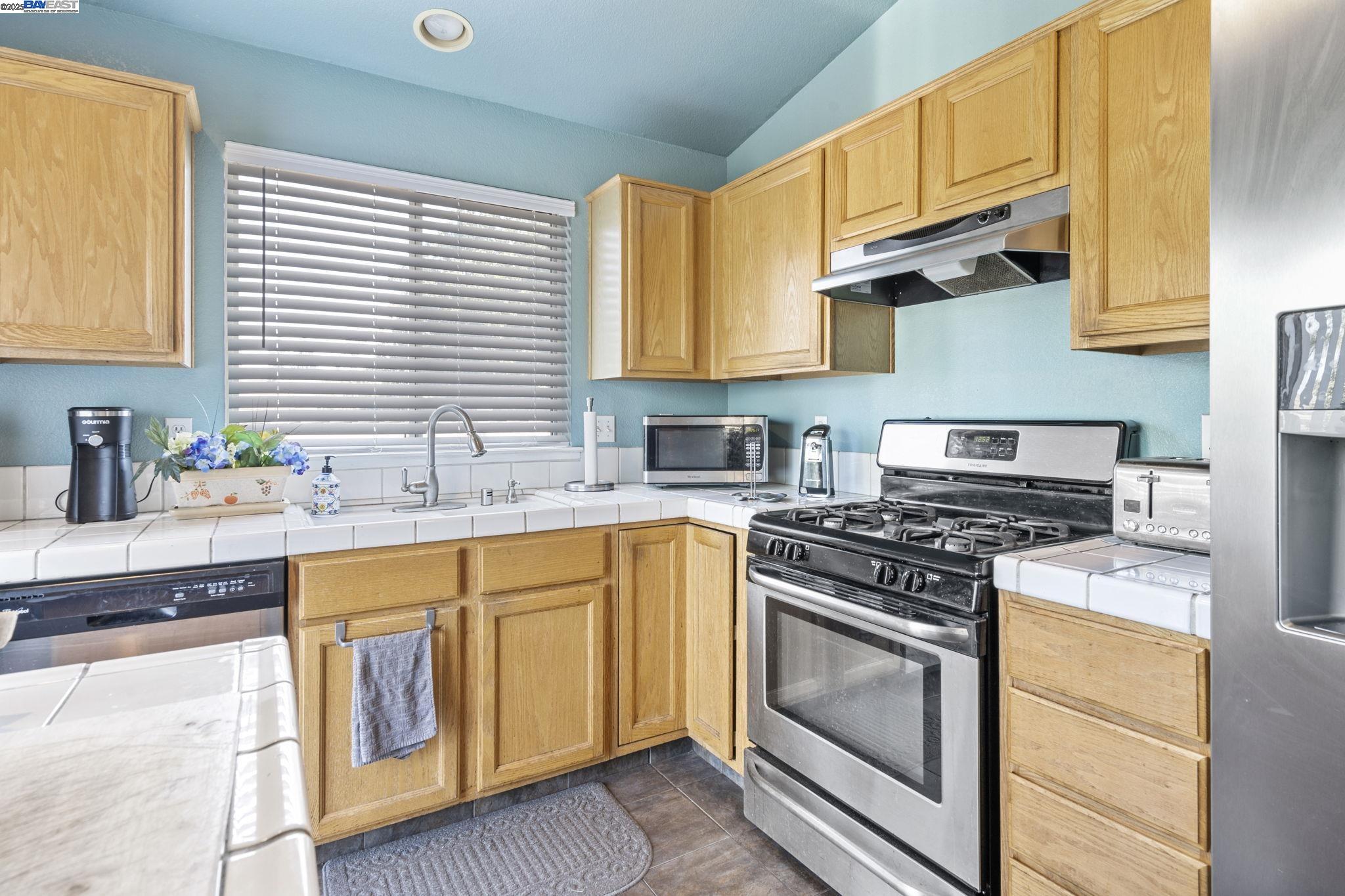 Detail Gallery Image 18 of 36 For 1931 Diamond Oak Way, Manteca,  CA 95336 - 4 Beds | 3 Baths