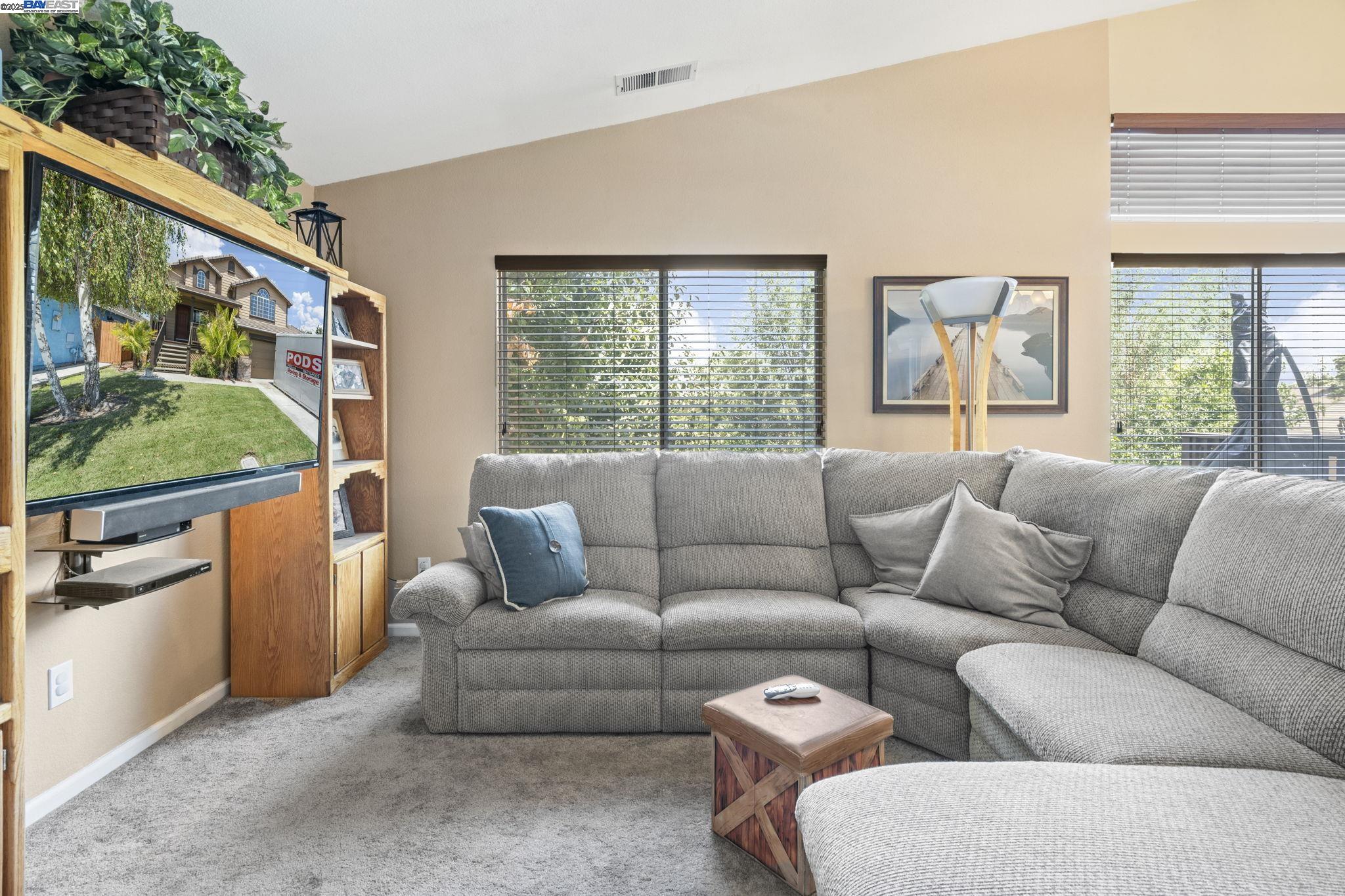 Detail Gallery Image 9 of 36 For 1931 Diamond Oak Way, Manteca,  CA 95336 - 4 Beds | 3 Baths