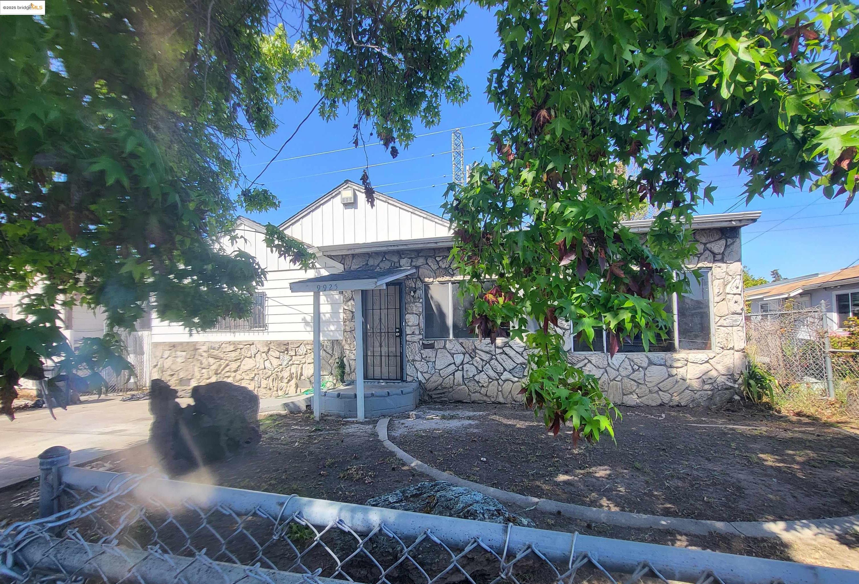 9925 Hesket Rd, Oakland, California 94603, 4 Bedrooms Bedrooms, 7 Rooms Rooms,2 BathroomsBathrooms,Residential,For Sale,9925 Hesket Rd,41092427