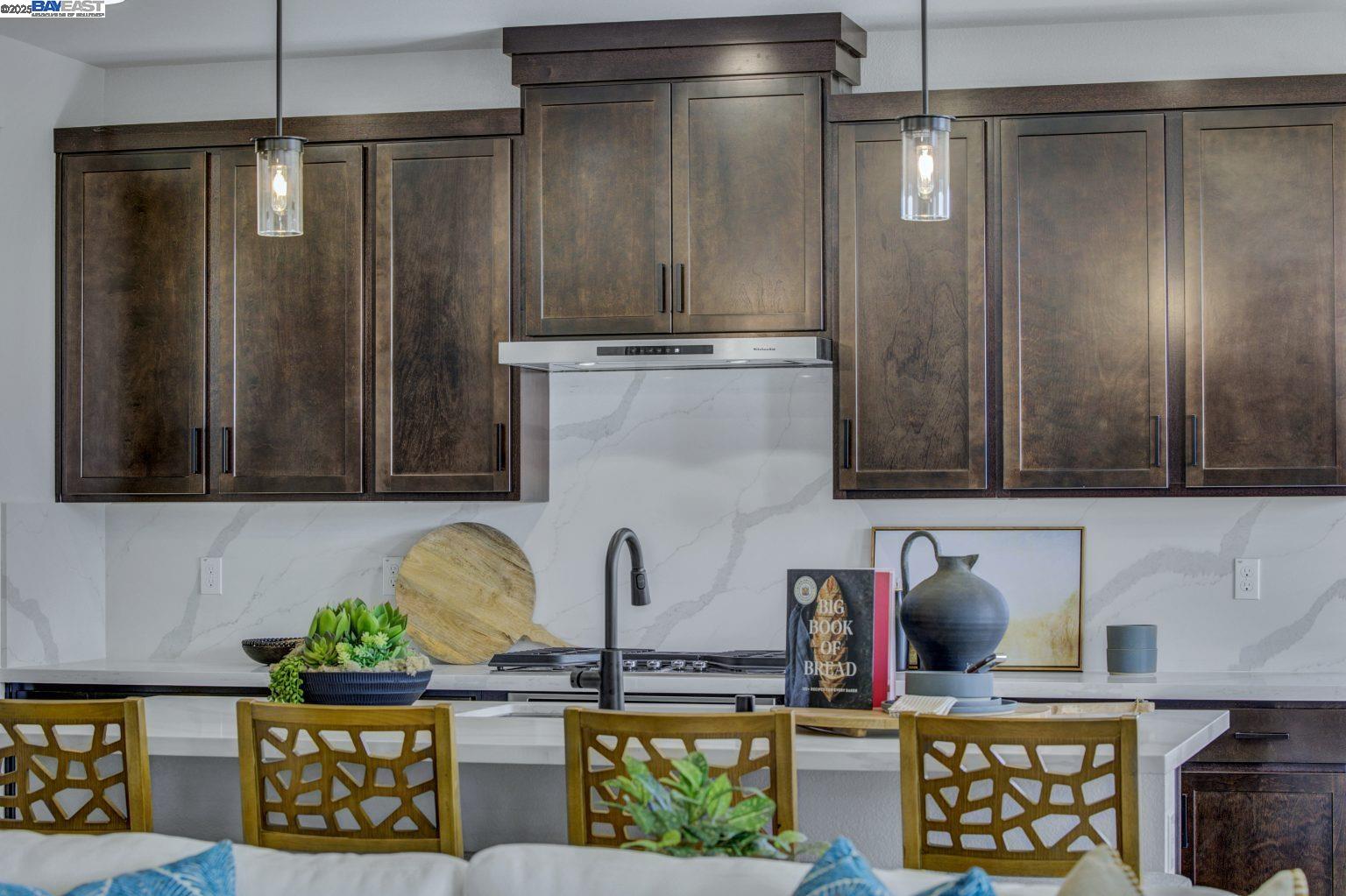 Detail Gallery Image 10 of 35 For 1378 N Capri Lane, Mountain House,  CA 95391 - 5 Beds | 4 Baths