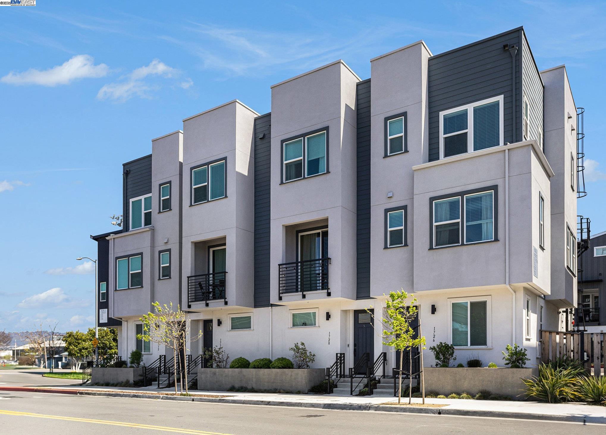Detail Gallery Image 1 of 1 For 1730 Wood St, Oakland,  CA 94607 - 3 Beds | 3 Baths