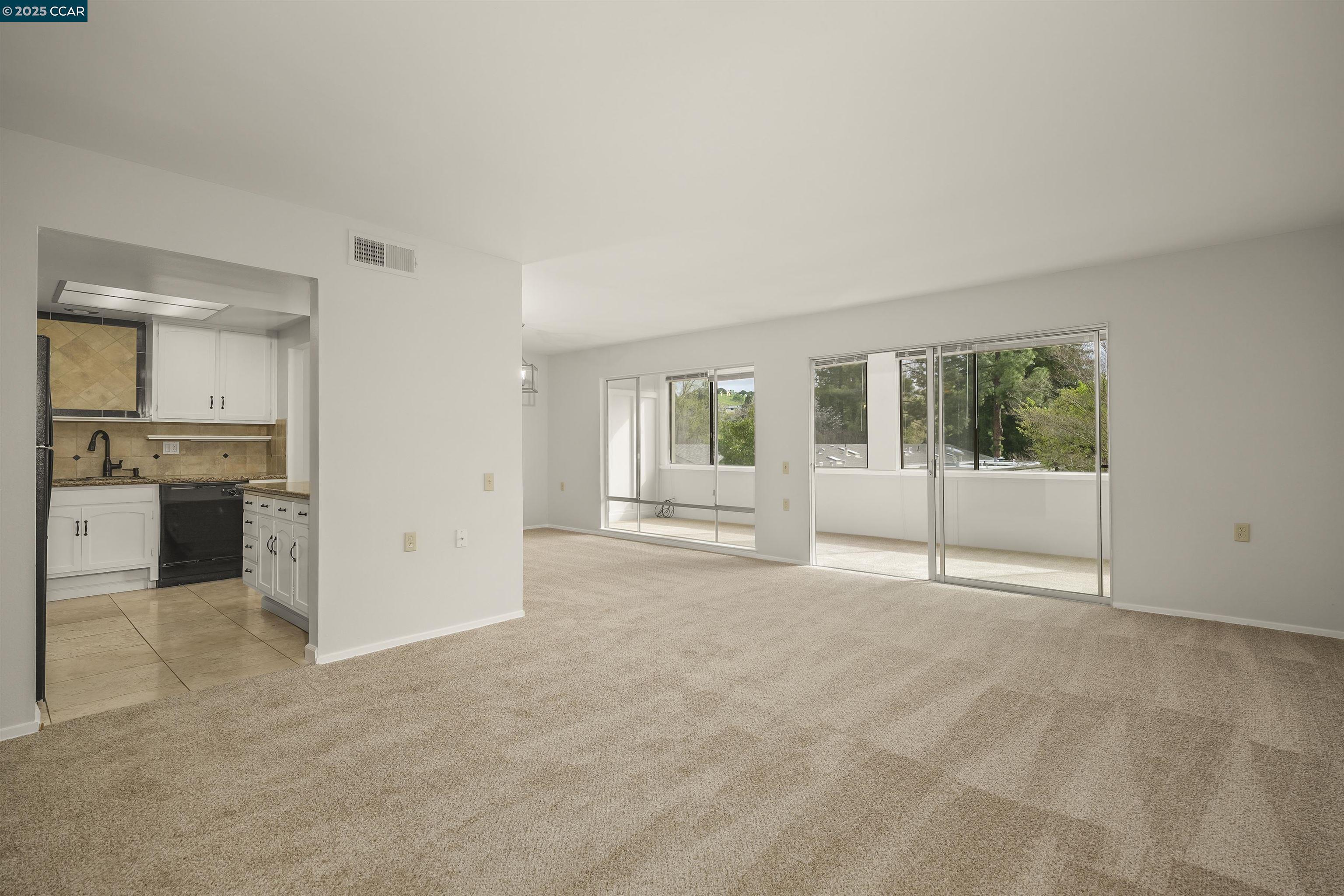 Photo #2: 41092452 Listing 