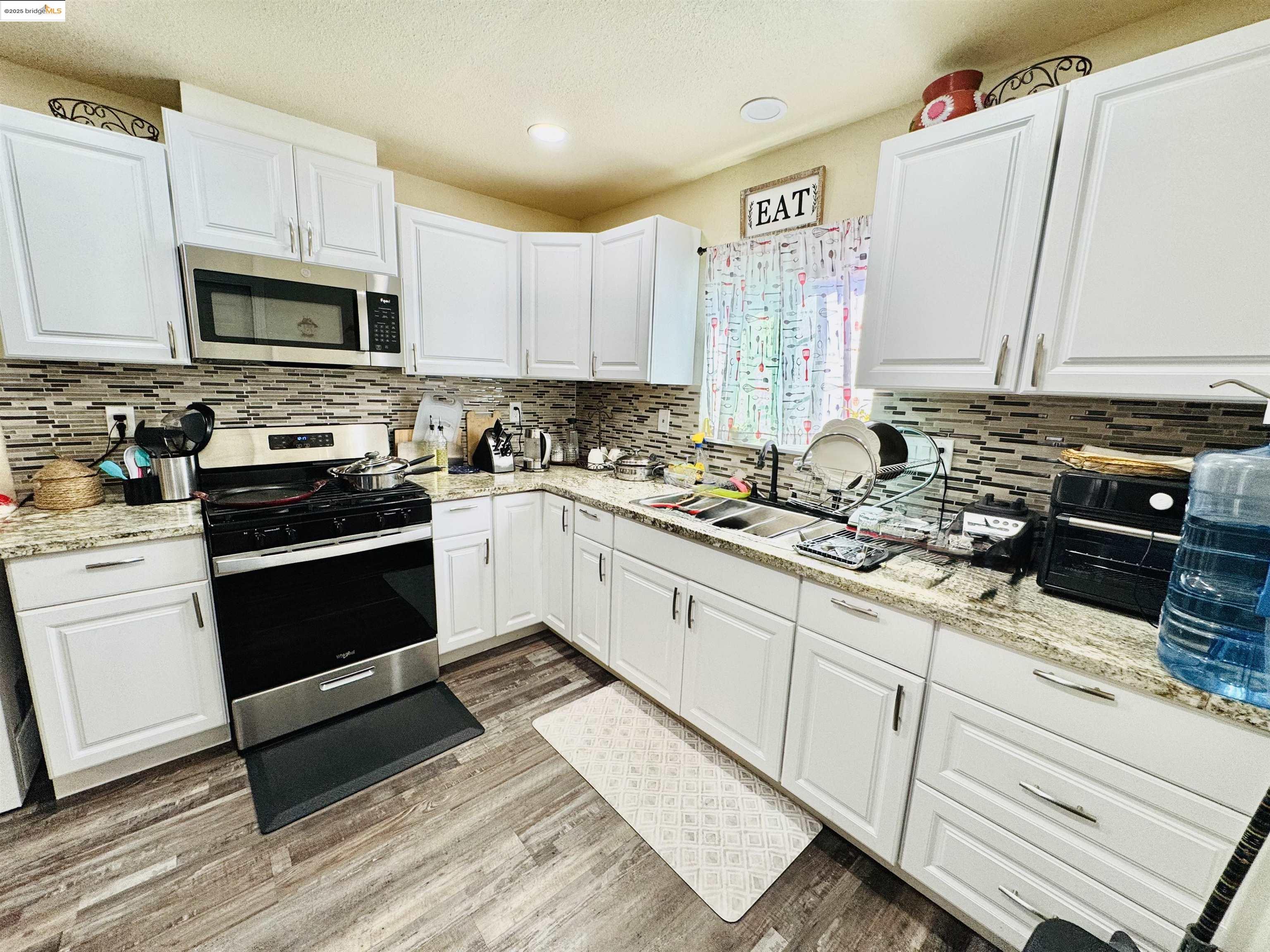Detail Gallery Image 5 of 11 For 2012 S American St, Stockton,  CA 95206 - 3 Beds | 1 Baths