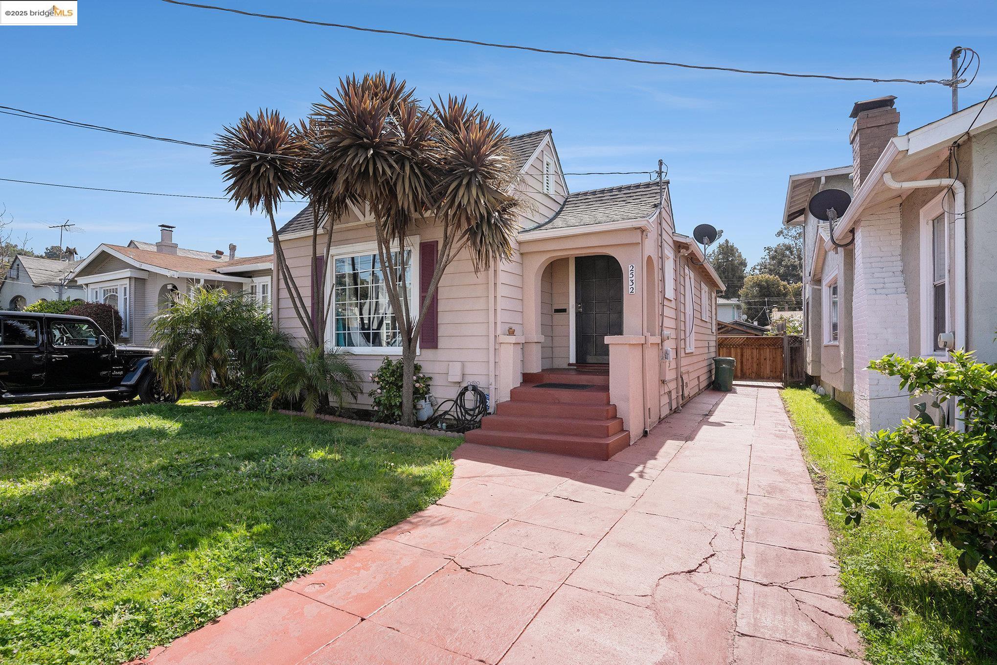 Detail Gallery Image 1 of 1 For 2532 83rd Ave, Oakland,  CA 94605 - 3 Beds | 1 Baths