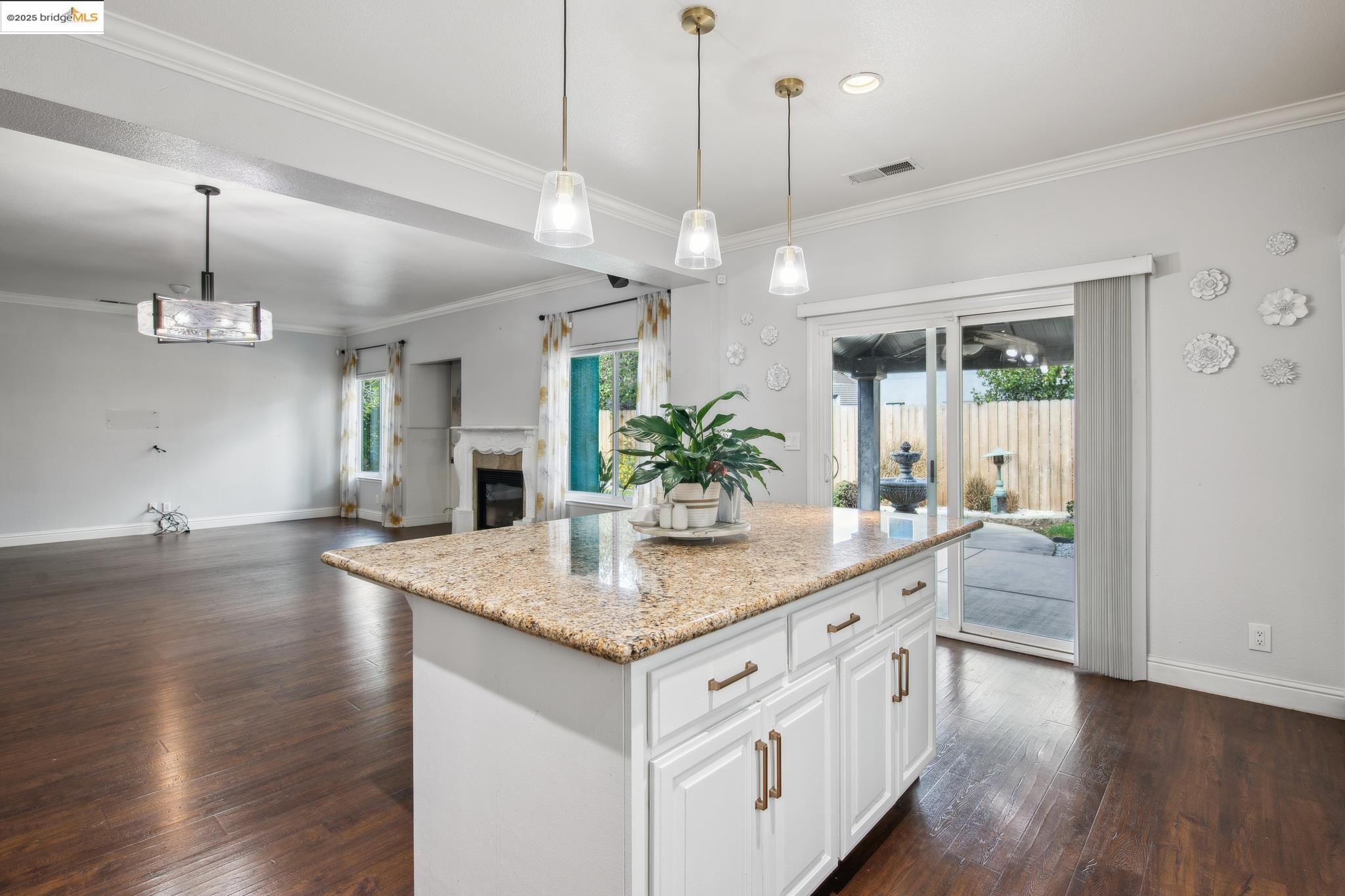 Detail Gallery Image 11 of 31 For 2635 Briarcliff Dr, Riverbank,  CA 95367 - 4 Beds | 2 Baths