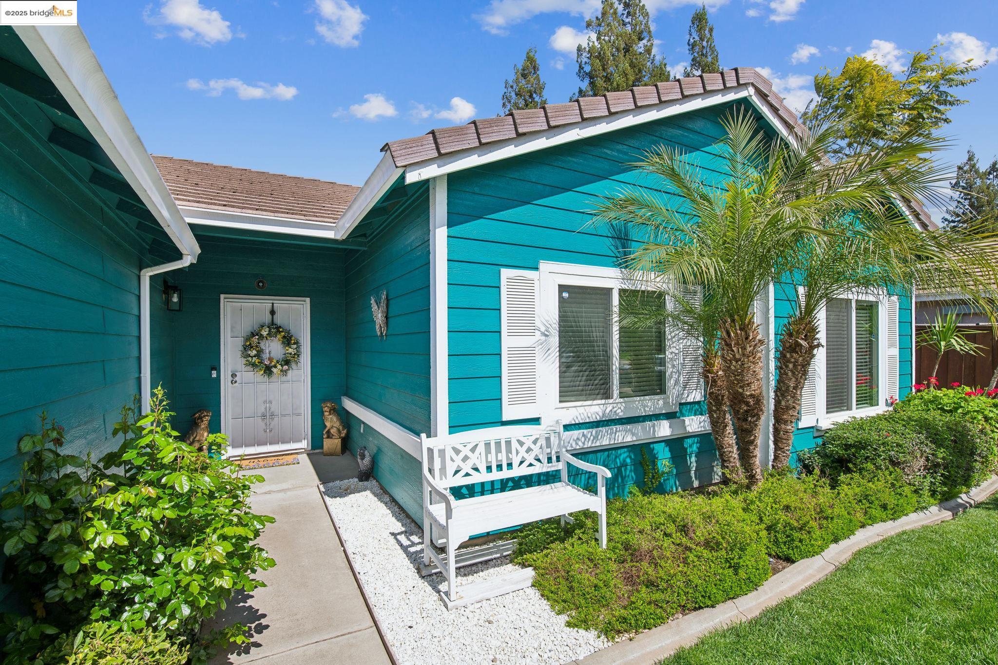 Detail Gallery Image 4 of 31 For 2635 Briarcliff Dr, Riverbank,  CA 95367 - 4 Beds | 2 Baths