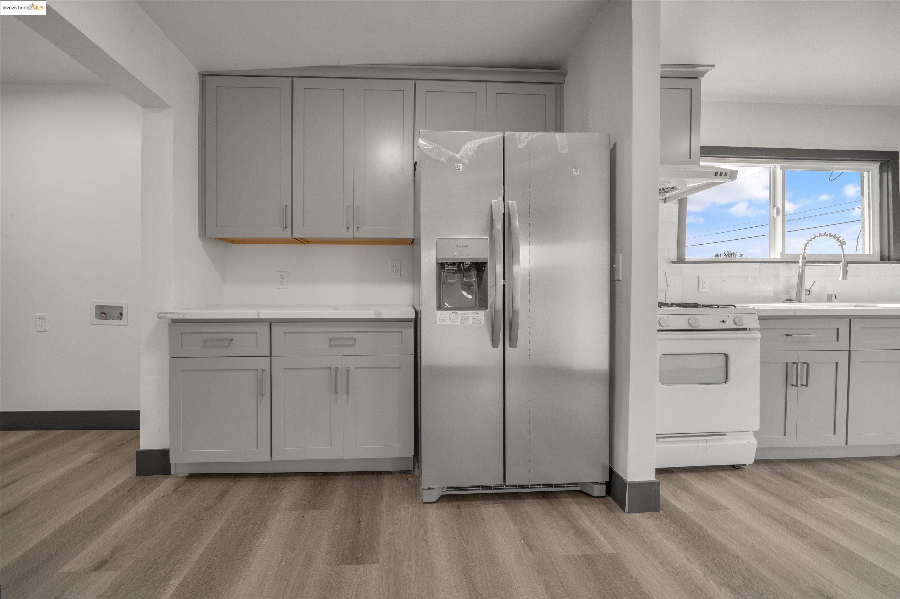 Detail Gallery Image 11 of 22 For 1604 57th Ave, Oakland,  CA 94621 - 2 Beds | 1 Baths