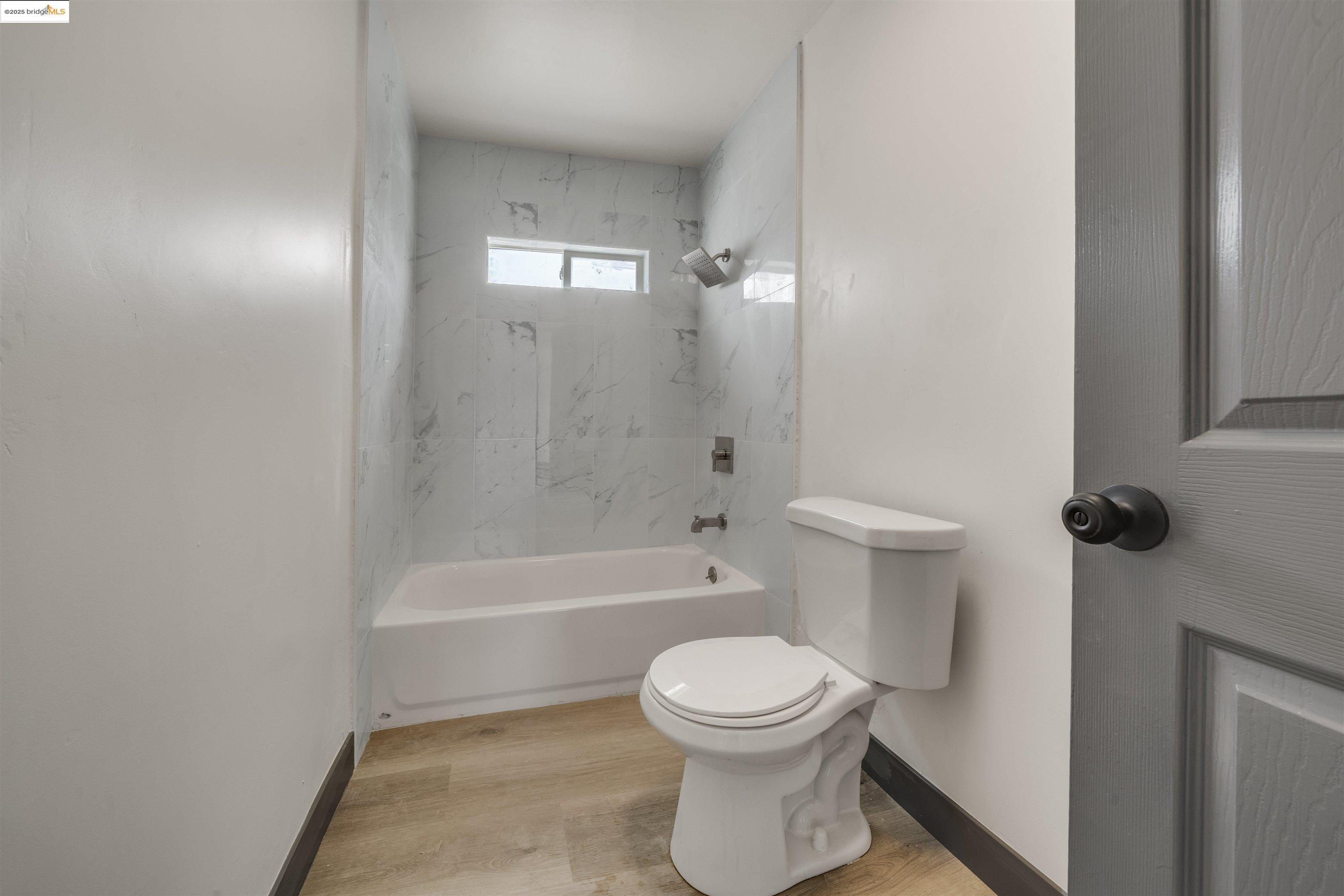 Detail Gallery Image 15 of 22 For 1604 57th Ave, Oakland,  CA 94621 - 2 Beds | 1 Baths