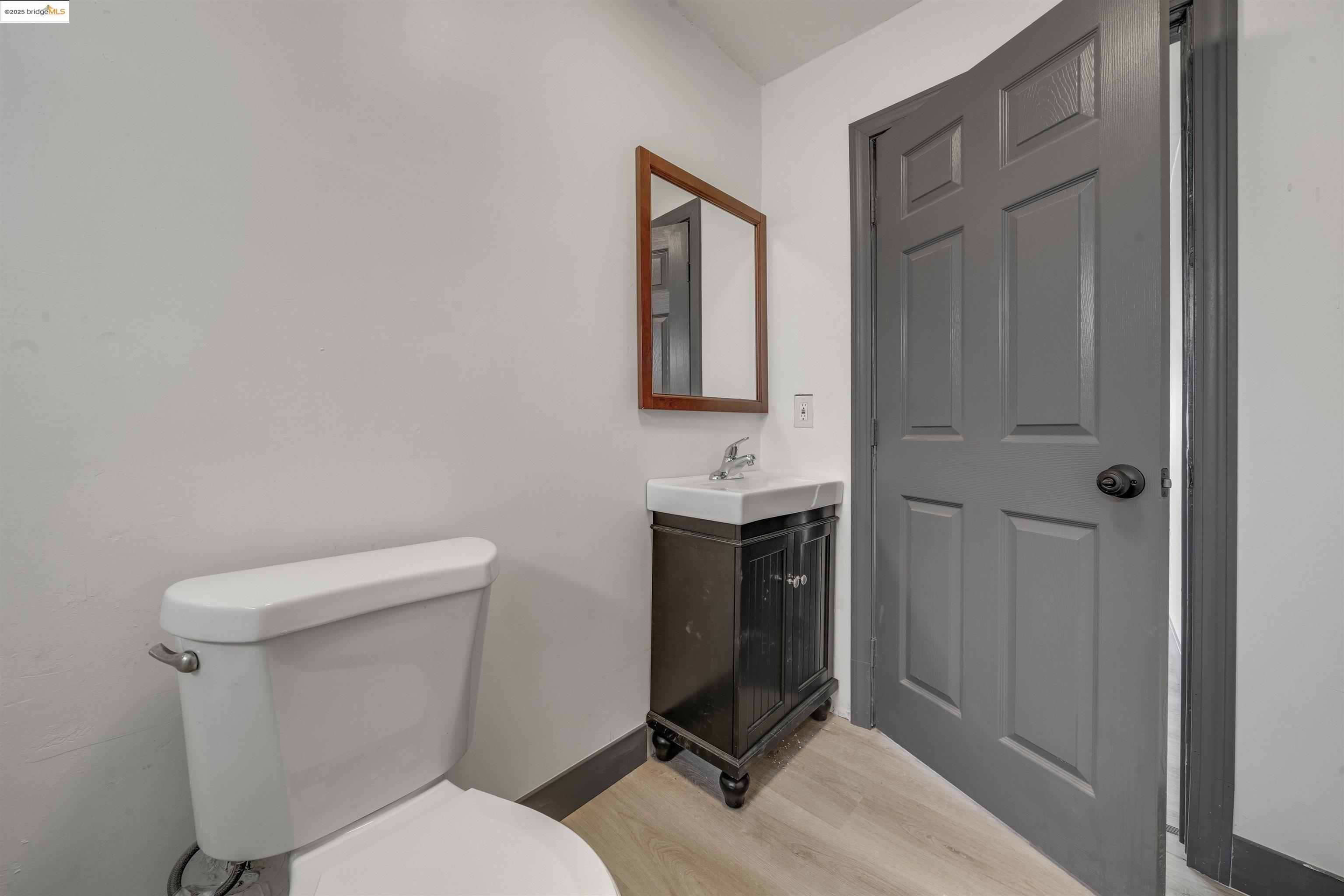 Detail Gallery Image 16 of 22 For 1604 57th Ave, Oakland,  CA 94621 - 2 Beds | 1 Baths