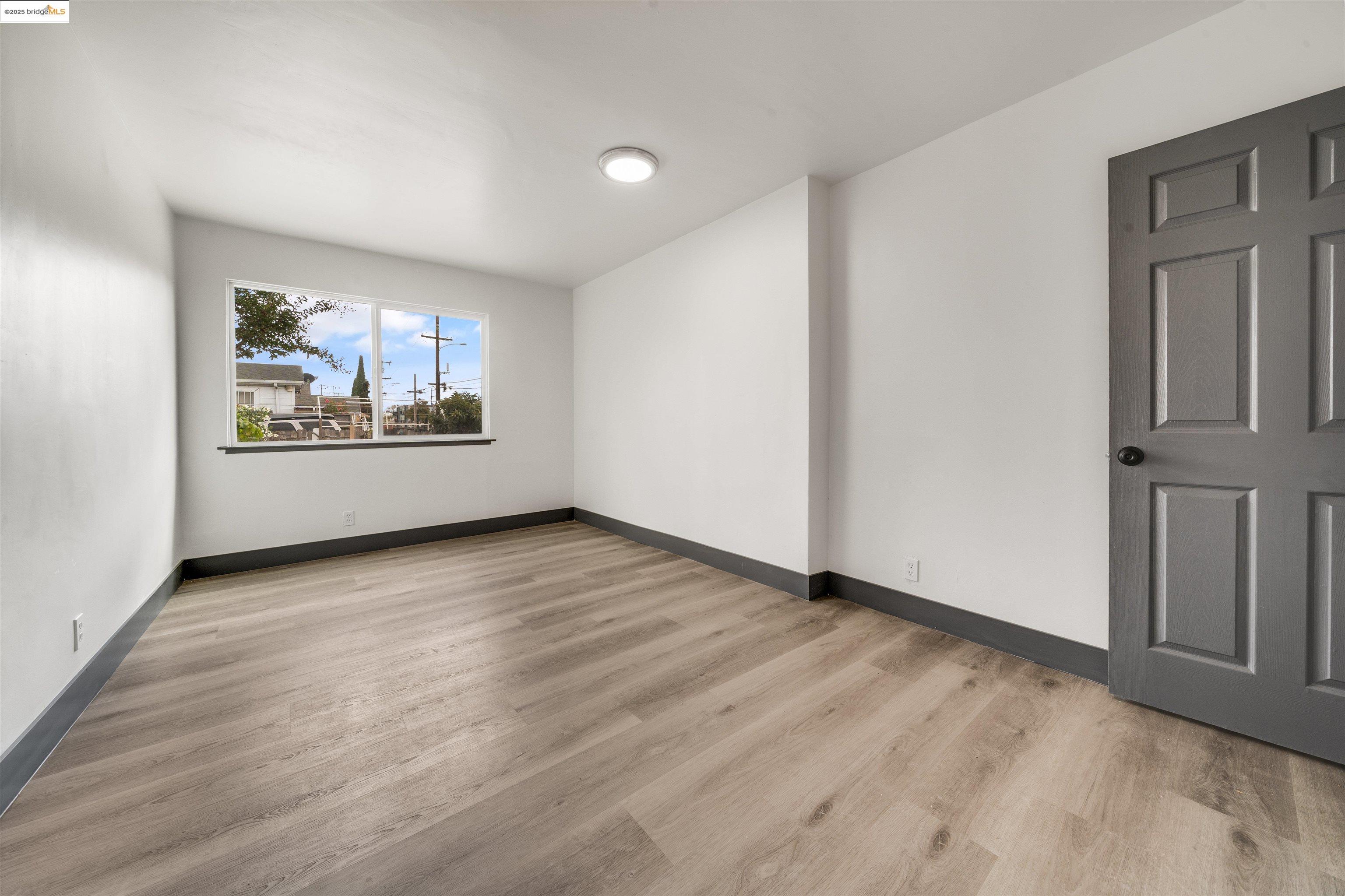 Detail Gallery Image 17 of 22 For 1604 57th Ave, Oakland,  CA 94621 - 2 Beds | 1 Baths