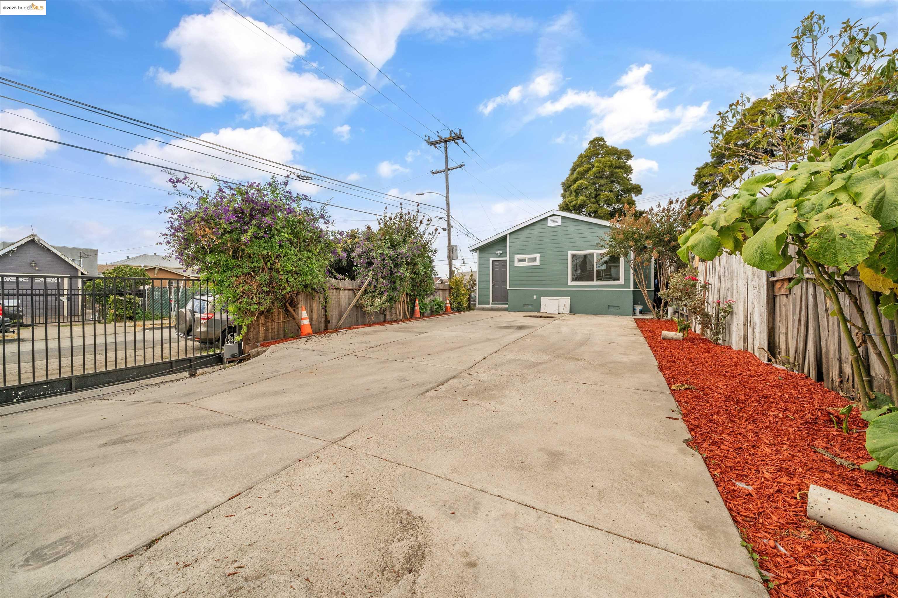 Detail Gallery Image 21 of 22 For 1604 57th Ave, Oakland,  CA 94621 - 2 Beds | 1 Baths
