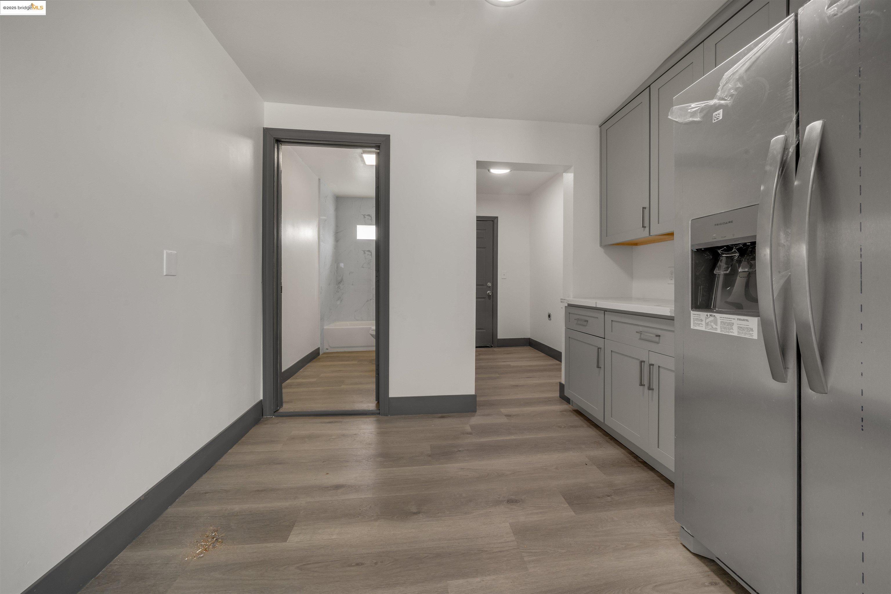 Detail Gallery Image 10 of 22 For 1604 57th Ave, Oakland,  CA 94621 - 2 Beds | 1 Baths