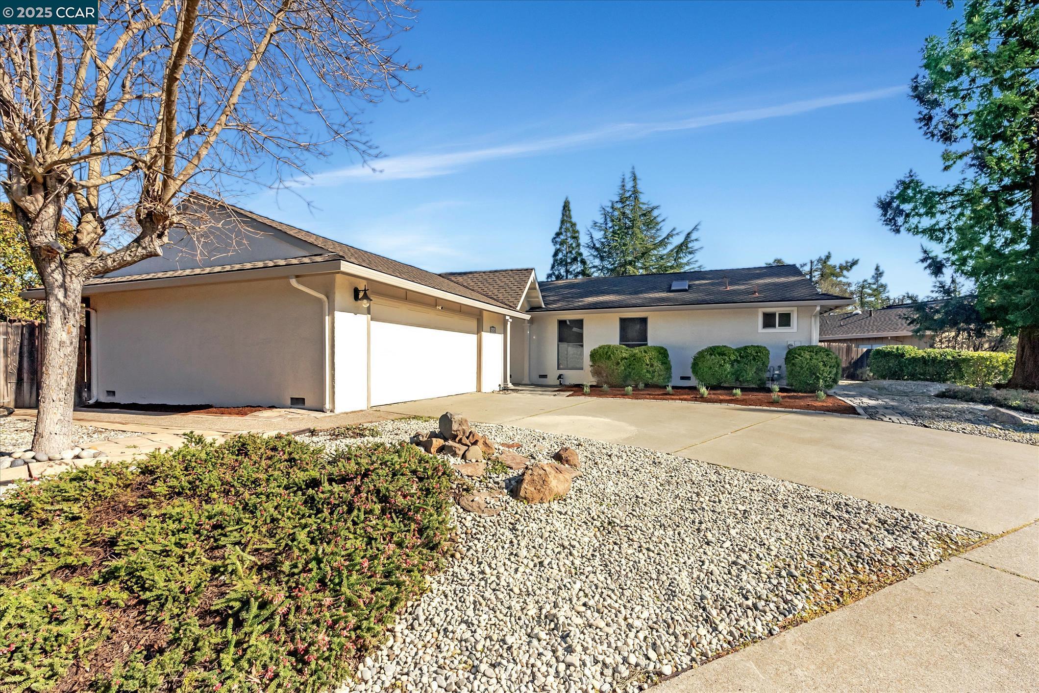 Detail Gallery Image 2 of 33 For 2626 Lariat Ln, Walnut Creek,  CA 94596 - 4 Beds | 2 Baths