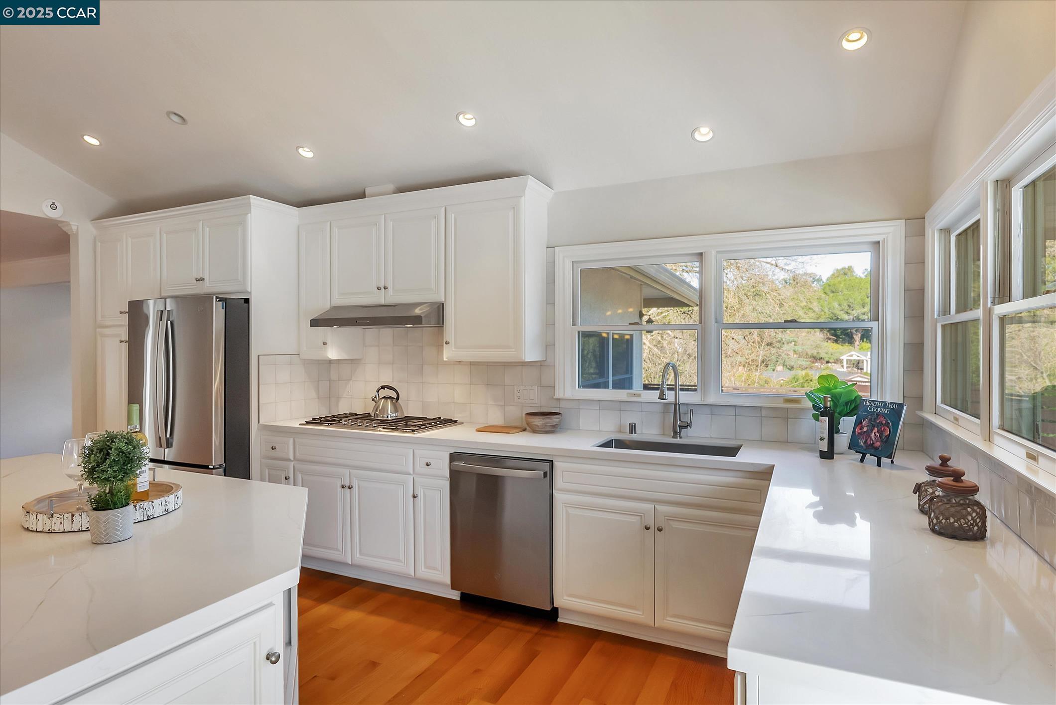 Detail Gallery Image 11 of 33 For 2626 Lariat Ln, Walnut Creek,  CA 94596 - 4 Beds | 2 Baths