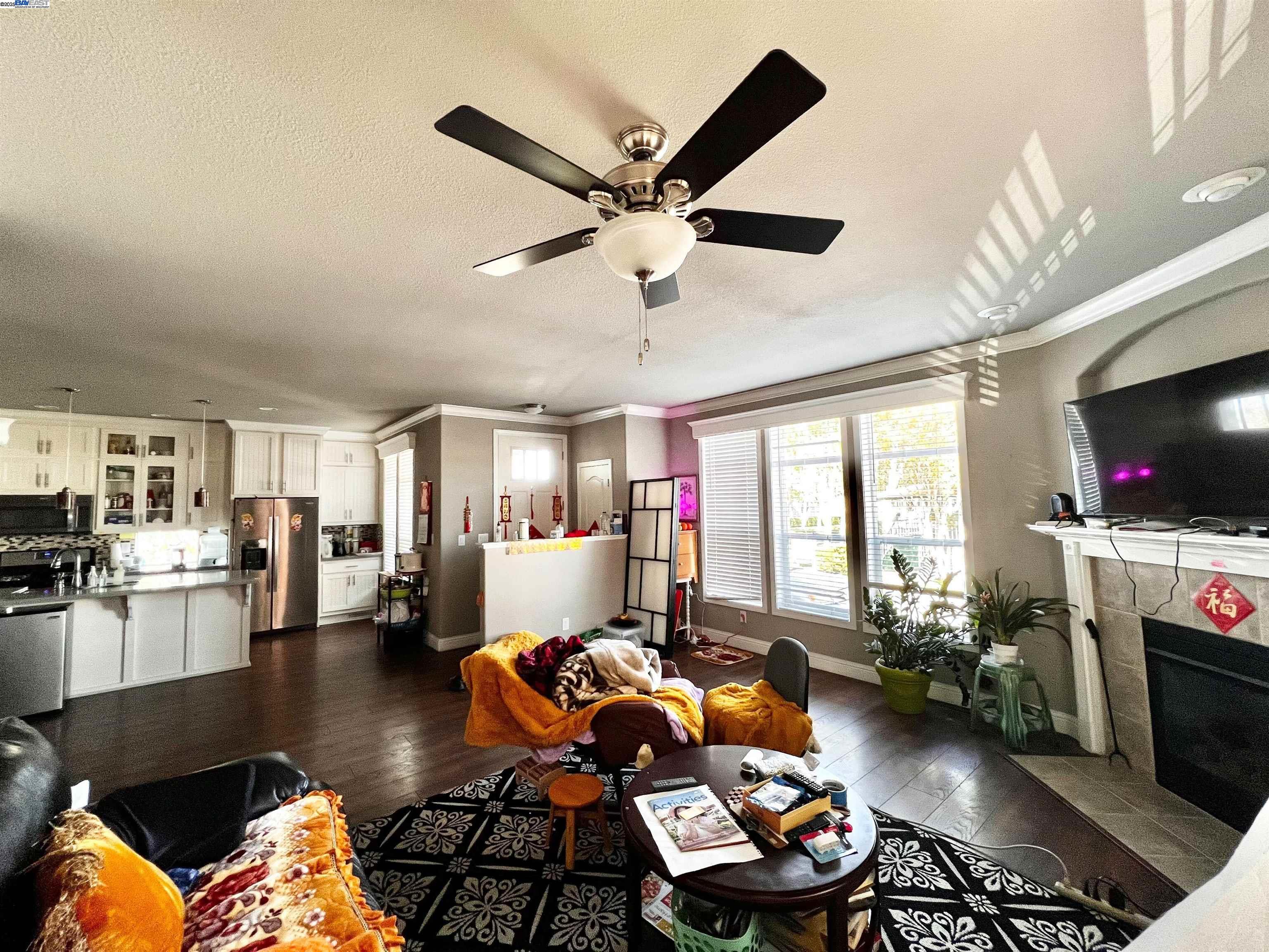 Detail Gallery Image 2 of 12 For 1050 Borregas Ave #1,  Sunnyvale,  CA 94089 - 3 Beds | 2/1 Baths