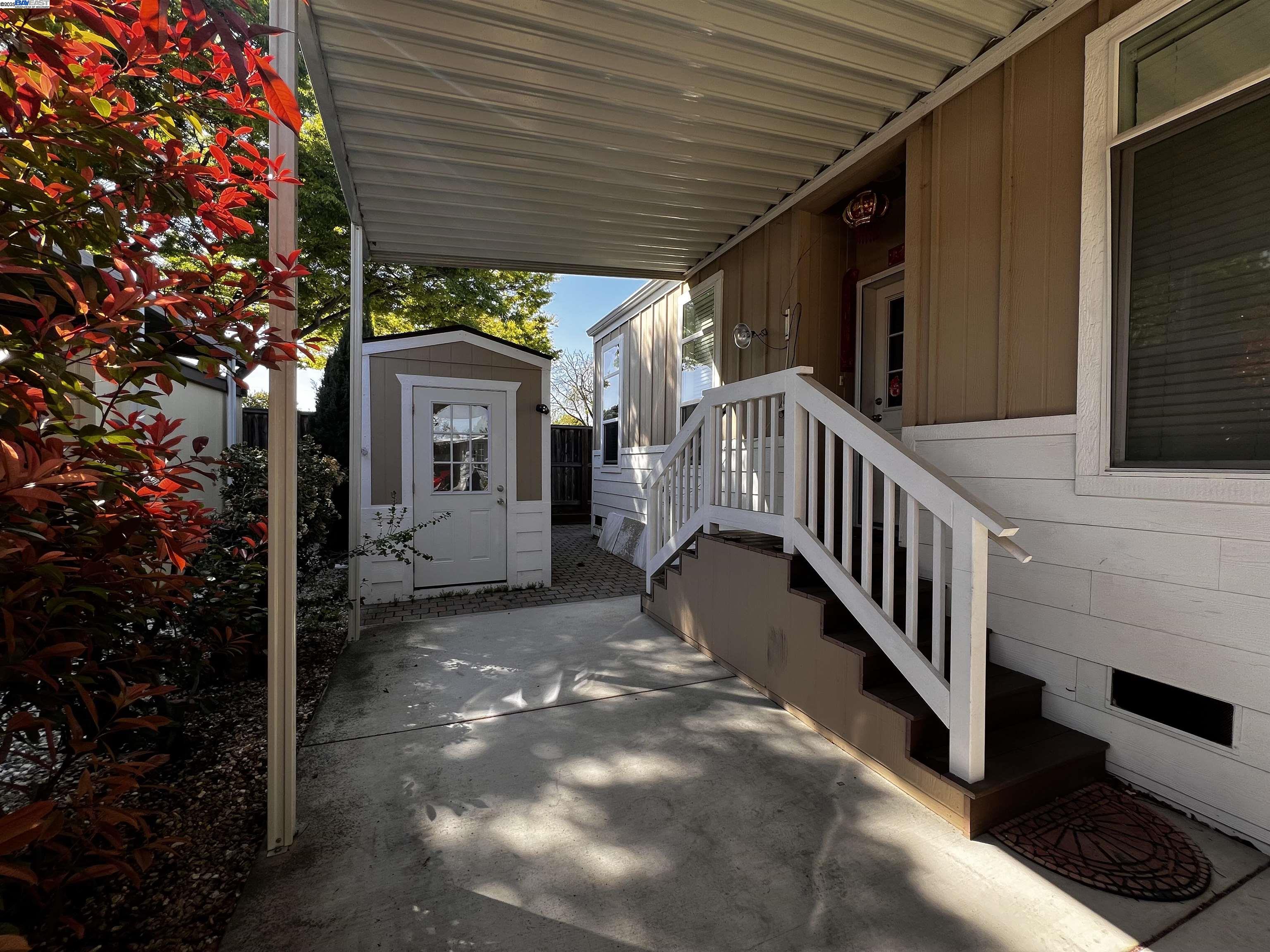 Detail Gallery Image 11 of 12 For 1050 Borregas Ave #1,  Sunnyvale,  CA 94089 - 3 Beds | 2/1 Baths