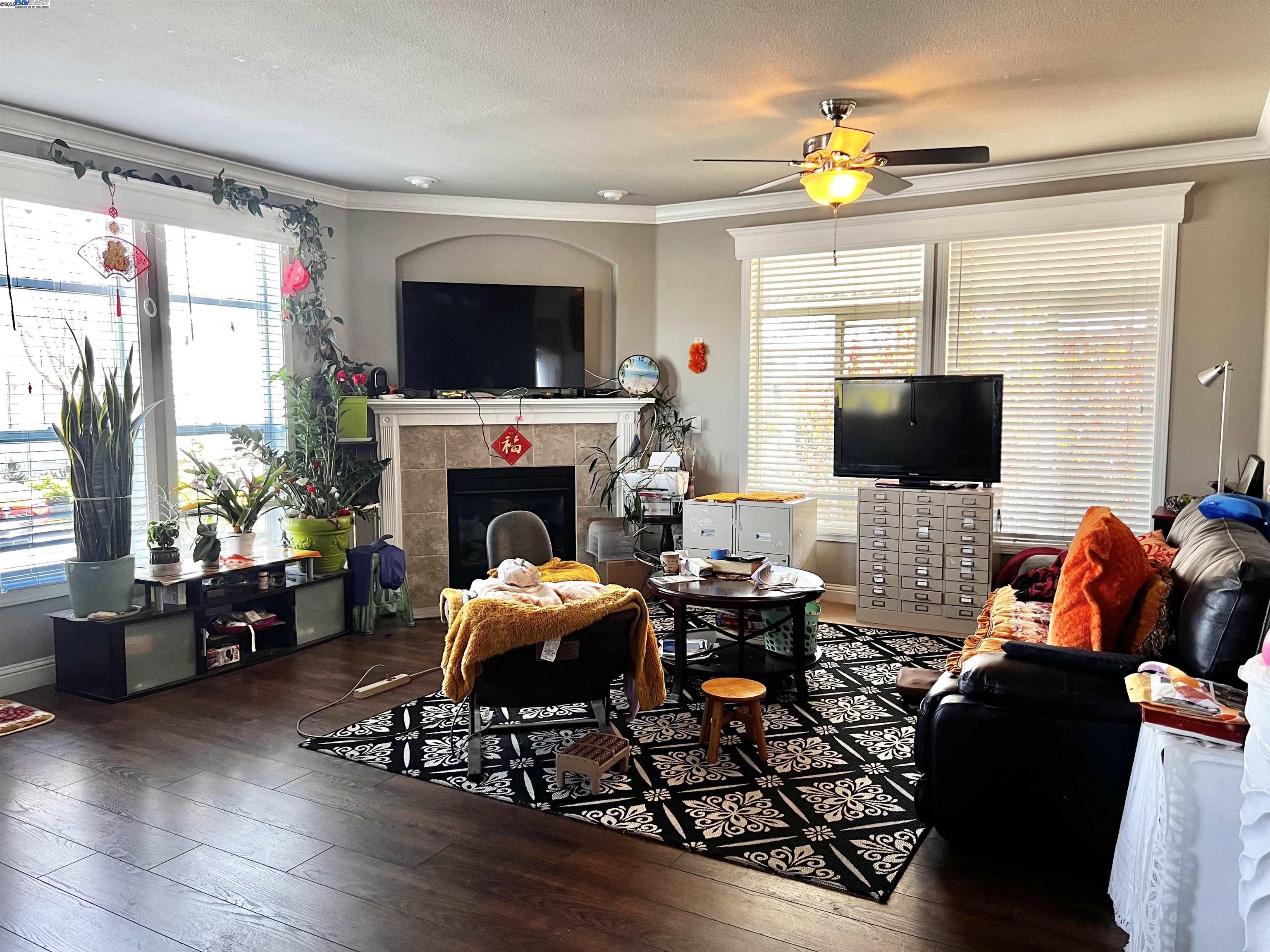 Detail Gallery Image 4 of 12 For 1050 Borregas Ave #1,  Sunnyvale,  CA 94089 - 3 Beds | 2/1 Baths