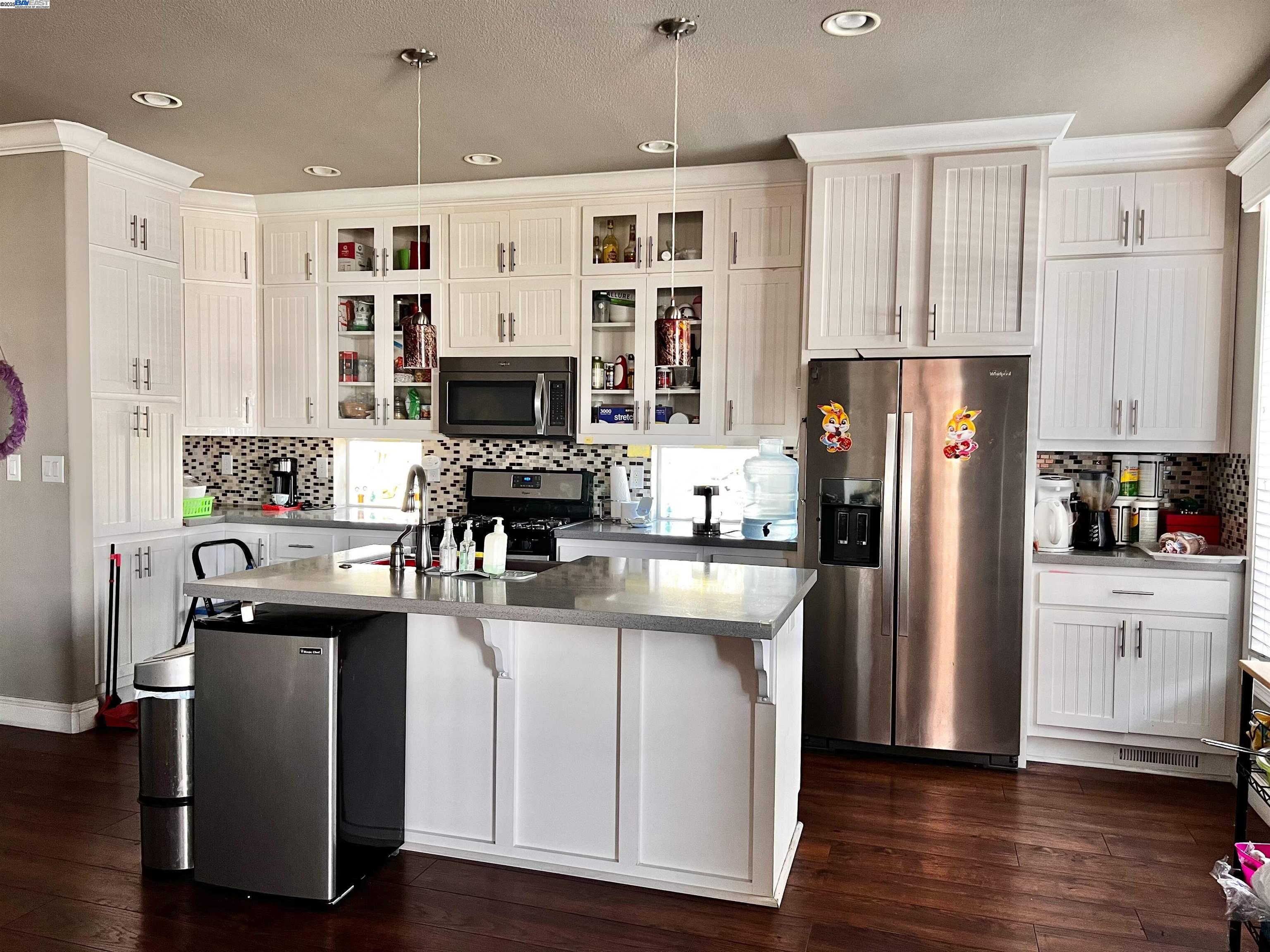 Detail Gallery Image 7 of 12 For 1050 Borregas Ave #1,  Sunnyvale,  CA 94089 - 3 Beds | 2/1 Baths