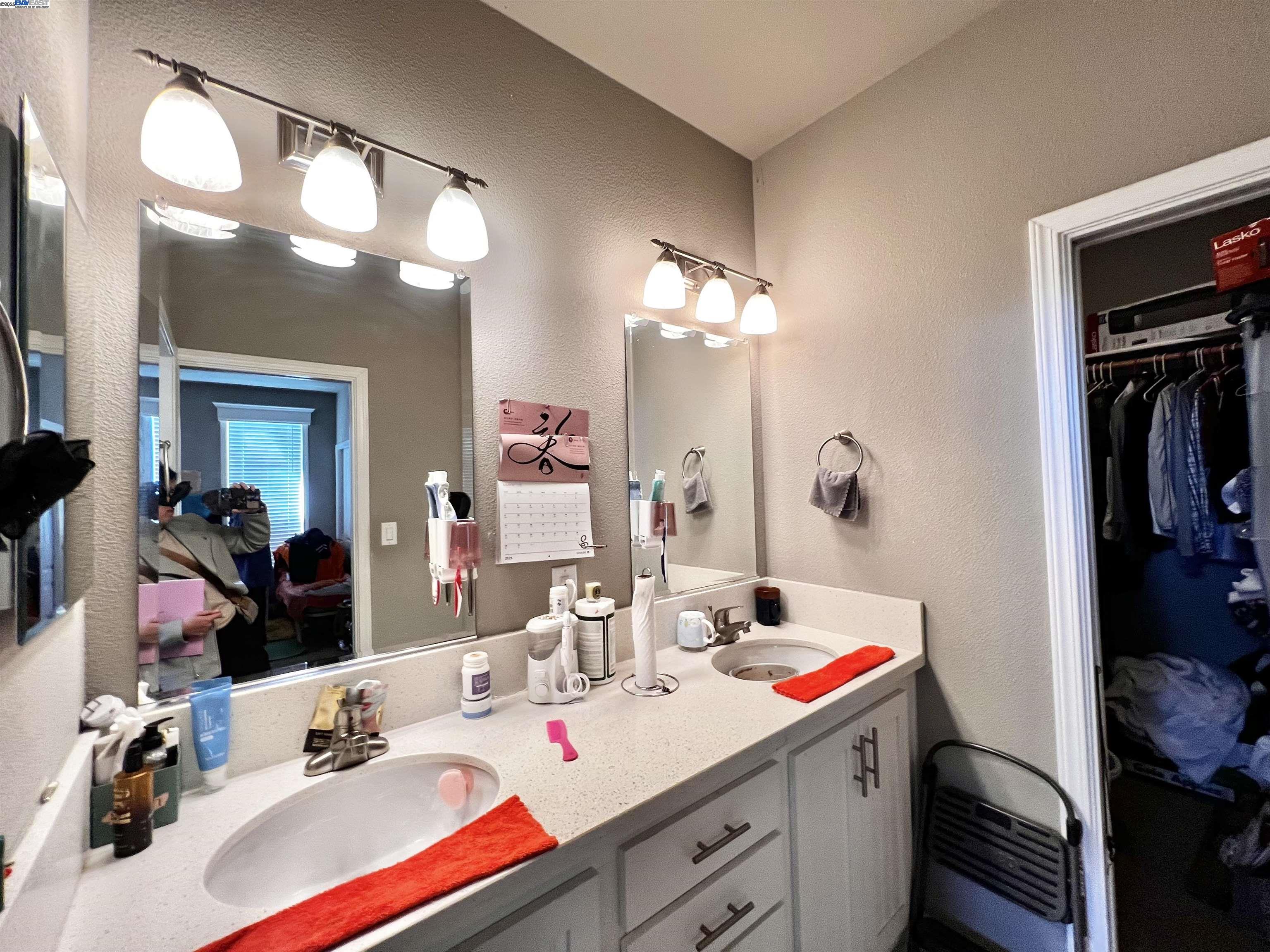 Detail Gallery Image 8 of 12 For 1050 Borregas Ave #1,  Sunnyvale,  CA 94089 - 3 Beds | 2/1 Baths