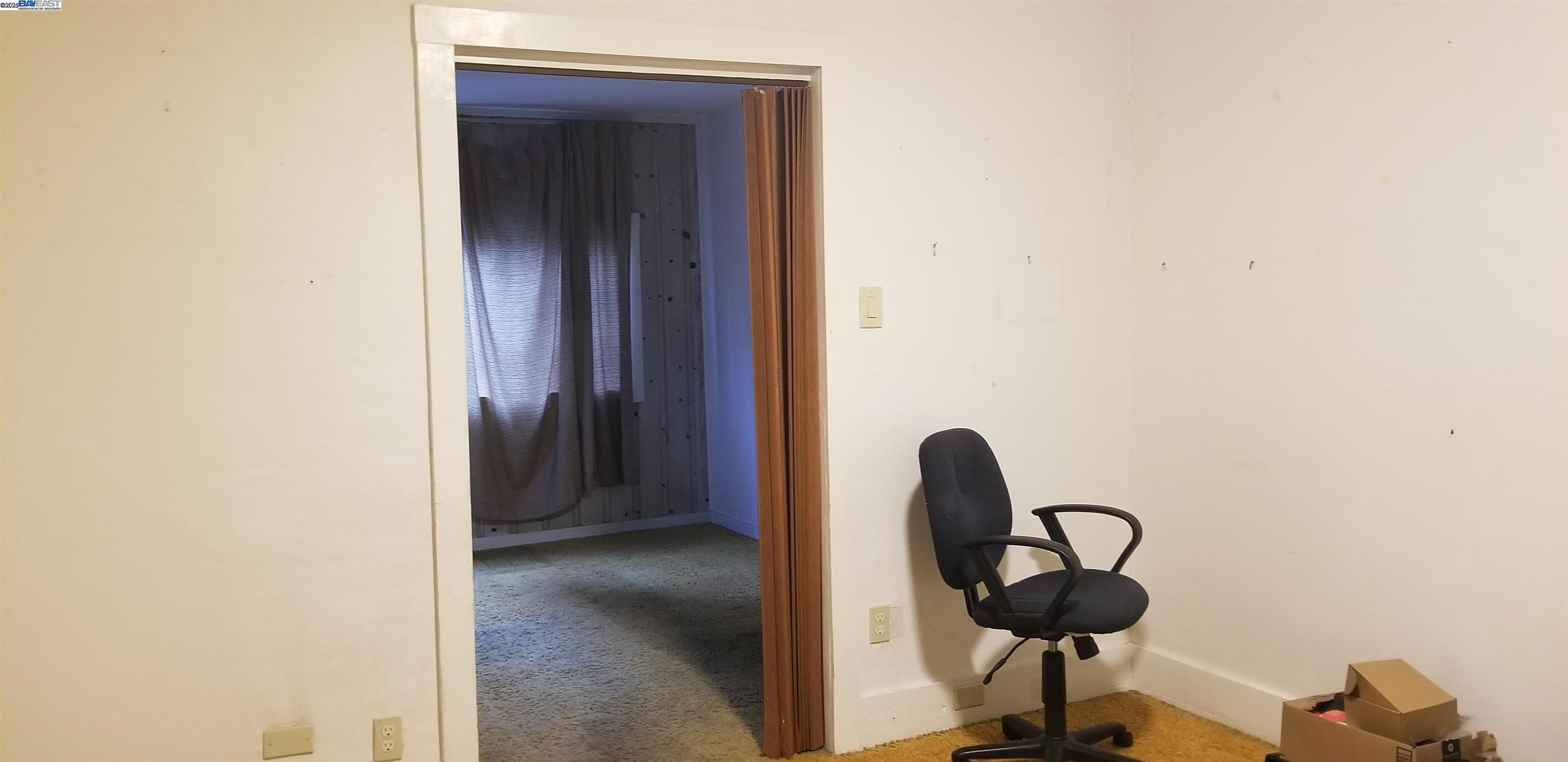 Oakland, California 94605, 3 Bedrooms Bedrooms, 6 Rooms Rooms,1 BathroomBathrooms,Residential,For Sale,41092507