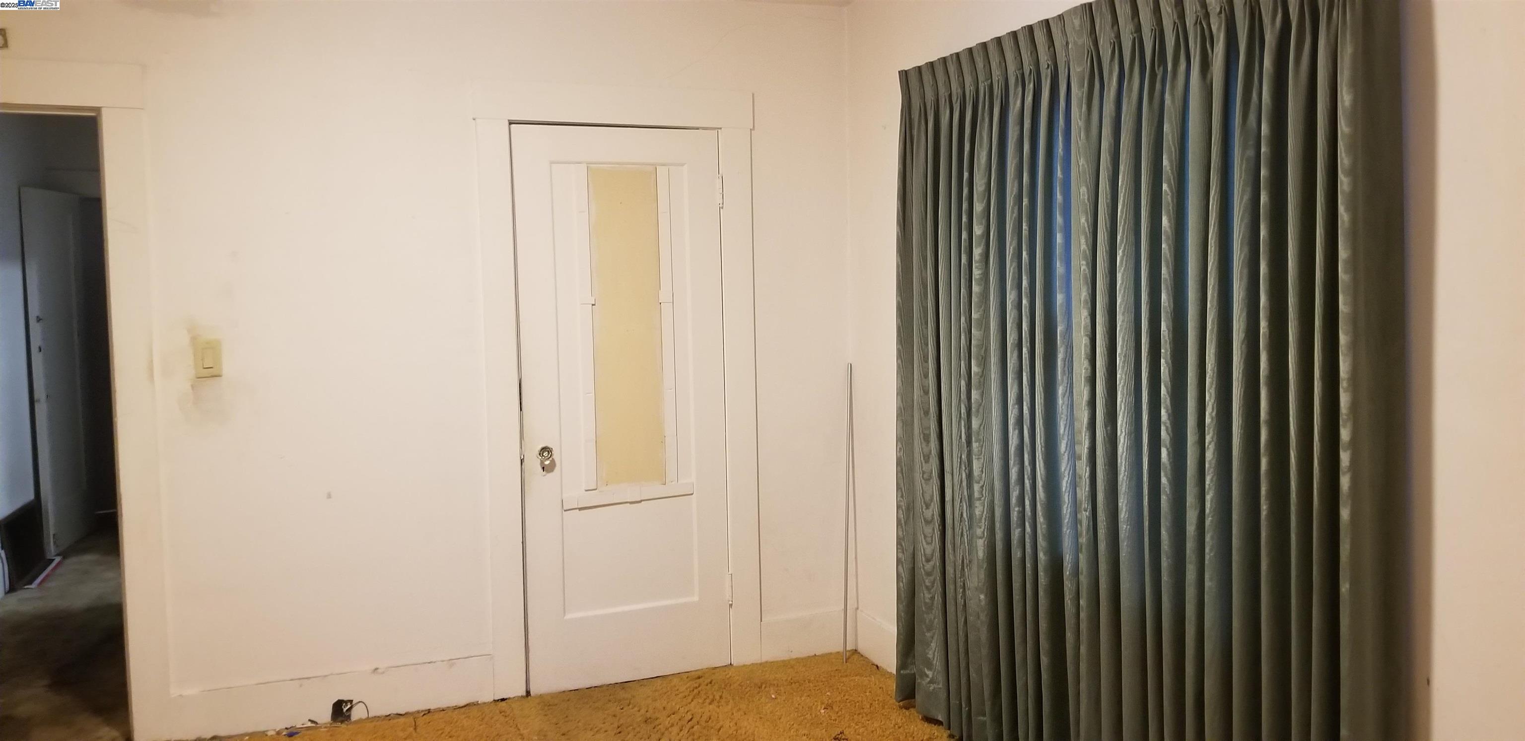 Oakland, California 94605, 3 Bedrooms Bedrooms, 6 Rooms Rooms,1 BathroomBathrooms,Residential,For Sale,41092507