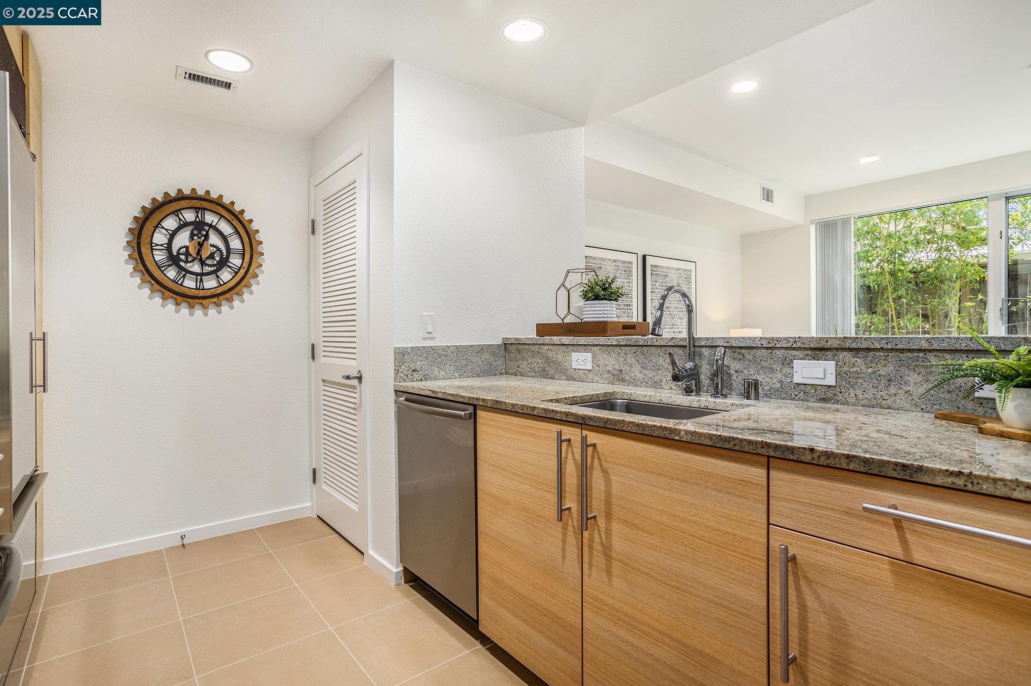 Photo #12: 41092521 Listing: Photo #12