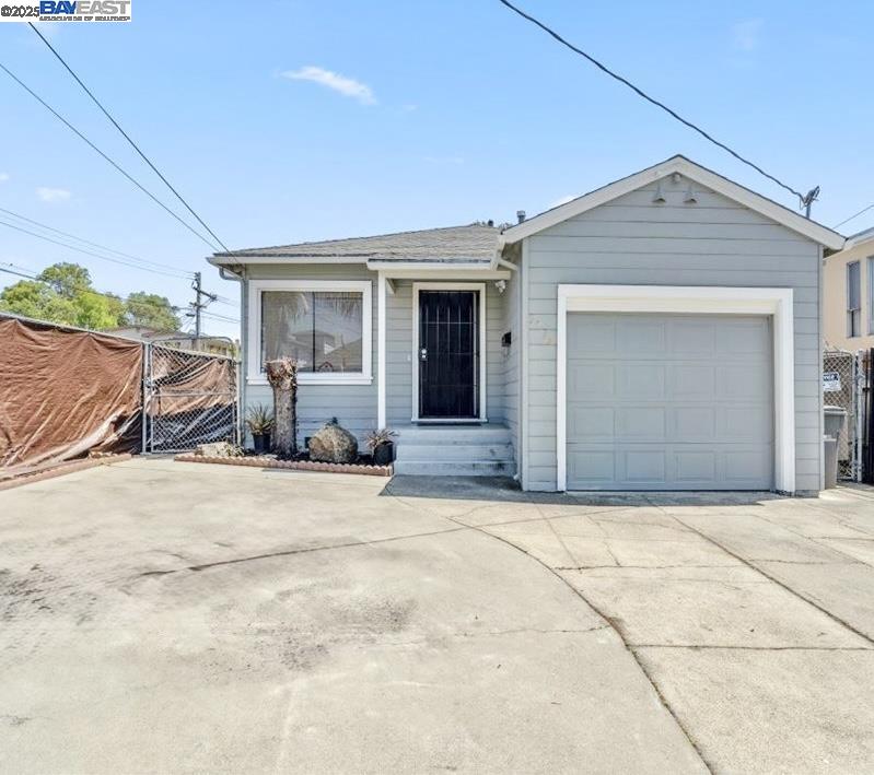 Detail Gallery Image 1 of 1 For 3770 39th Ave, Oakland,  CA 94619 - 2 Beds | 1 Baths