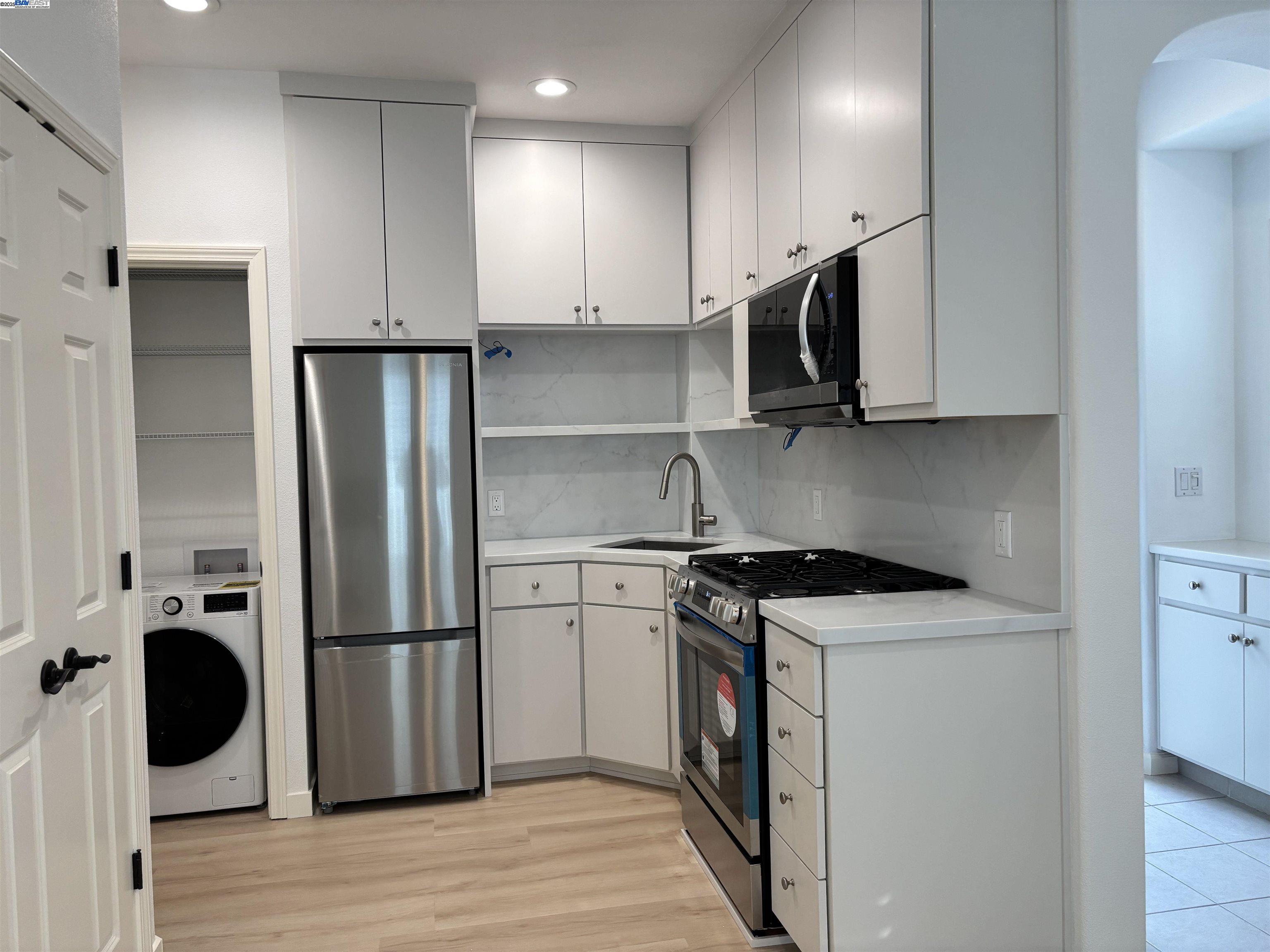 Detail Gallery Image 4 of 13 For 3089 Sweetviolet Dr. #B,  San Ramon,  CA 94582 - 1 Beds | 1 Baths